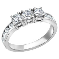 Anello con tre pietre di diamante naturale in oro bianco 14K  Pesa 0,95 carati