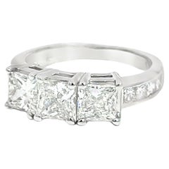 Bague à trois pierres en or blanc 14k, diamant taille princesse - 2,05ct au centre
