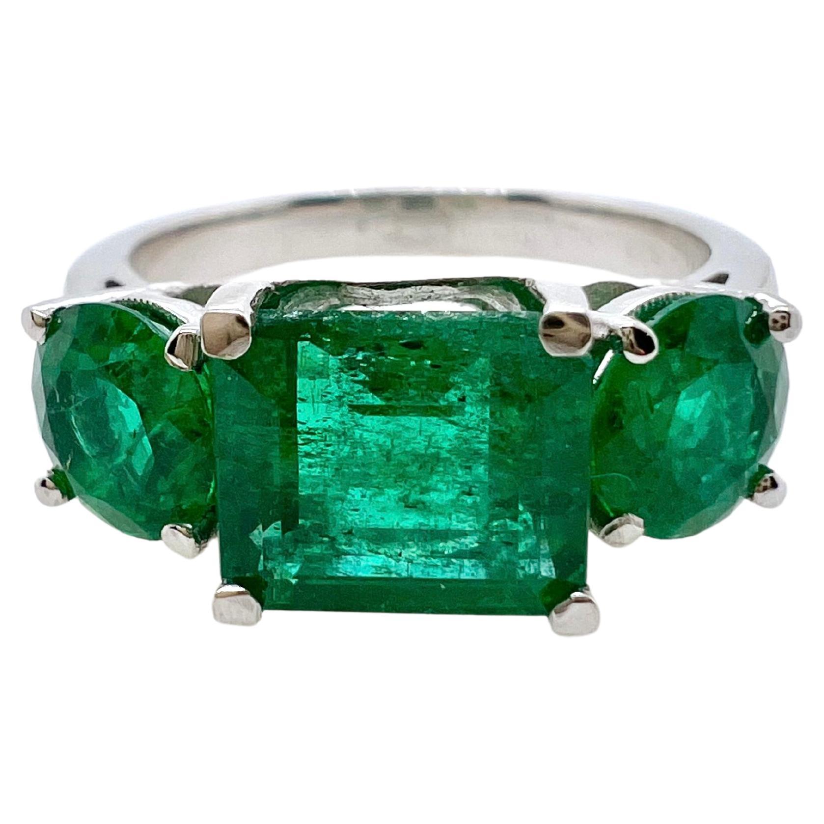 14k White Gold Three Stones Emerald Ring For Sale