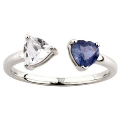 Bague ouverte « Toi et Moi » en or blanc 14 carats, ornée d'un cœur et de pierres précieuses taille « trillion »