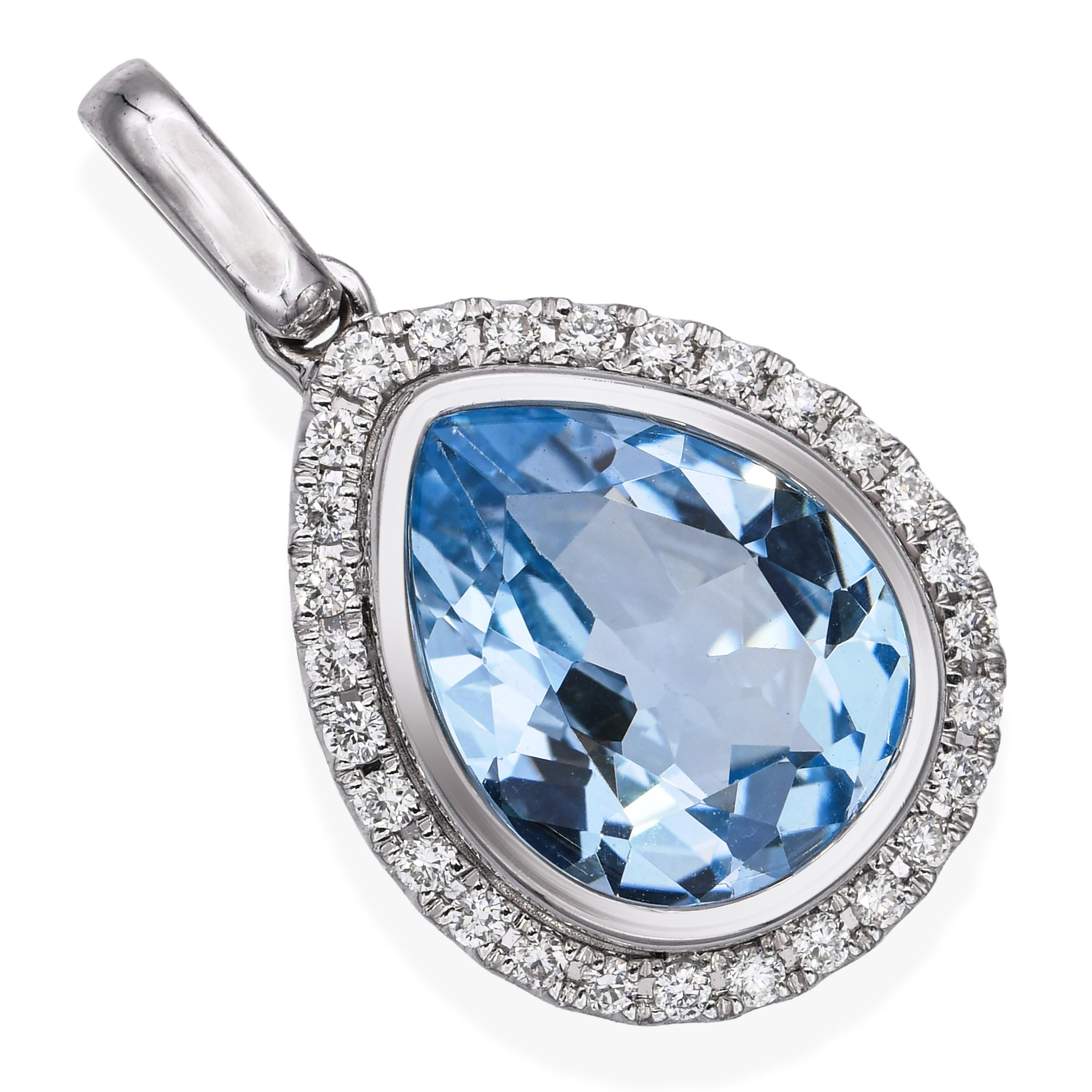 Dieser atemberaubende Anhänger zeigt einen leuchtenden Blautopas in der Mitte, der elegant von einem Halo aus schimmernden Diamanten eingerahmt wird. Das Tropfen-Design aus glänzendem 14-karätigem Weißgold schafft eine anmutige und auffällige