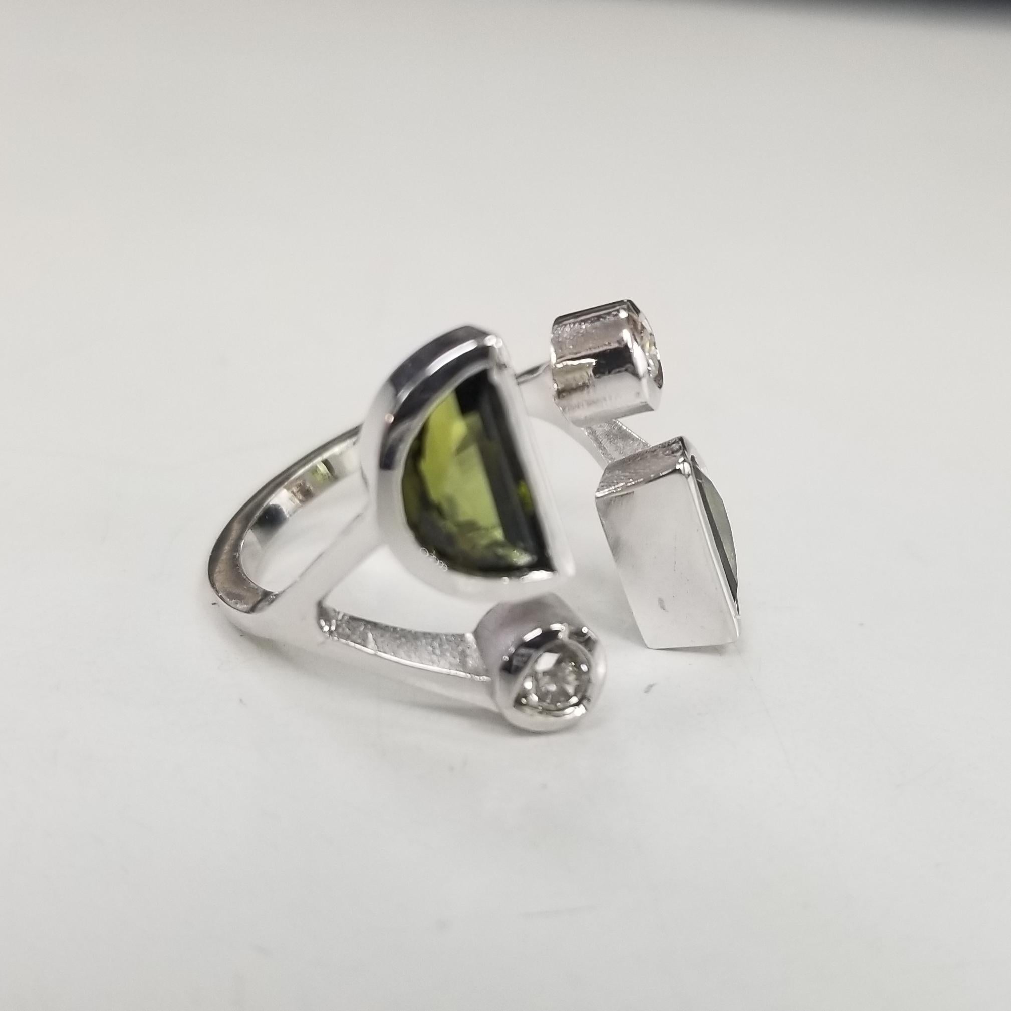 14K white gold Tourmaline and Diamond split ring
Specifications:
    MAIN stone: 2 Diamond  .26cts.
    Additional stones: 2 Tourmaline 1.82cts.
    metal: 14K WHITE GOLD
    type: RING
    weight: 6 GRS 
    size: 66 US
*Pick your stones and shape*
