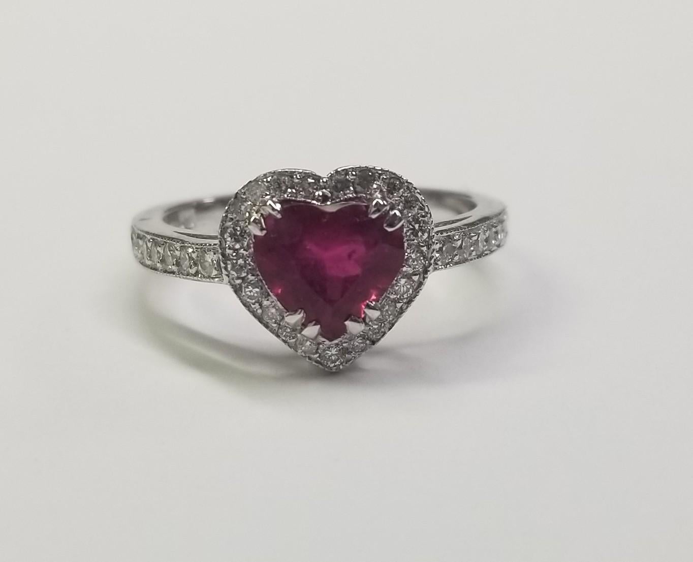 Anello con tormalina a forma di cuore e diamanti a raggiera in oro bianco 14k In condizioni Nuovo in vendita a Los Angeles, CA
