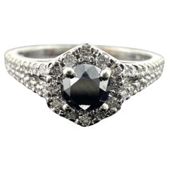 14k Weißgold Cluster-Ring mit bearbeitetem schwarzem Diamant und natürlichem Diamant 0,74TCW