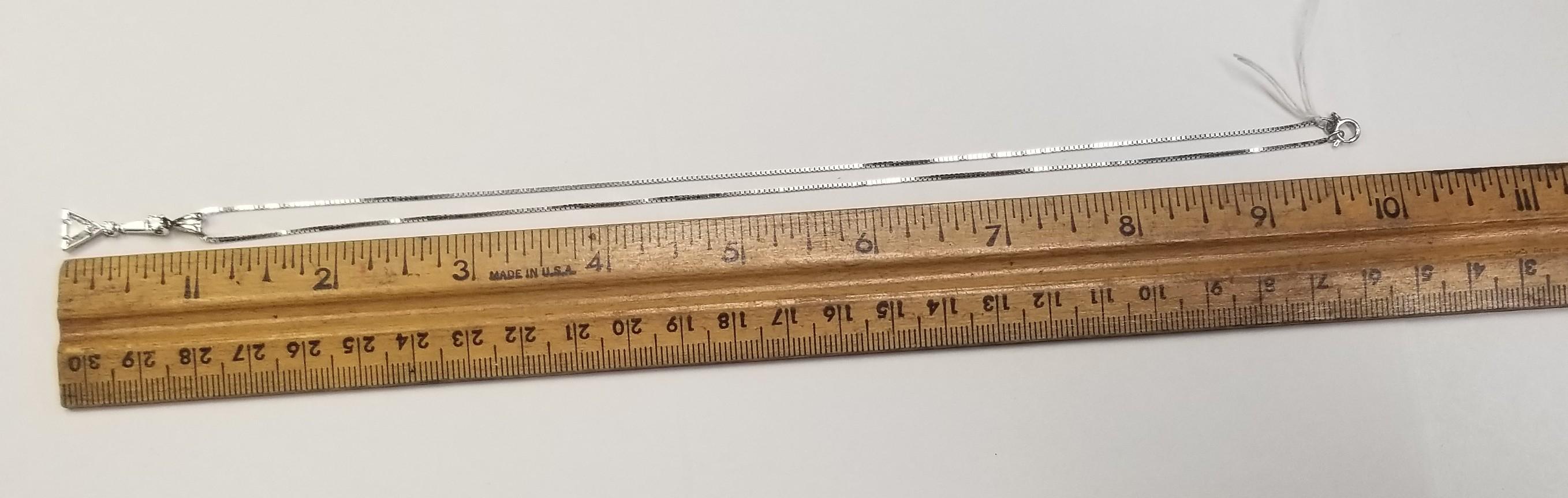 14k White Gold Triangle cut Diamond Anhänger mit einem Gewicht von .51pts. (Carréschliff) im Angebot