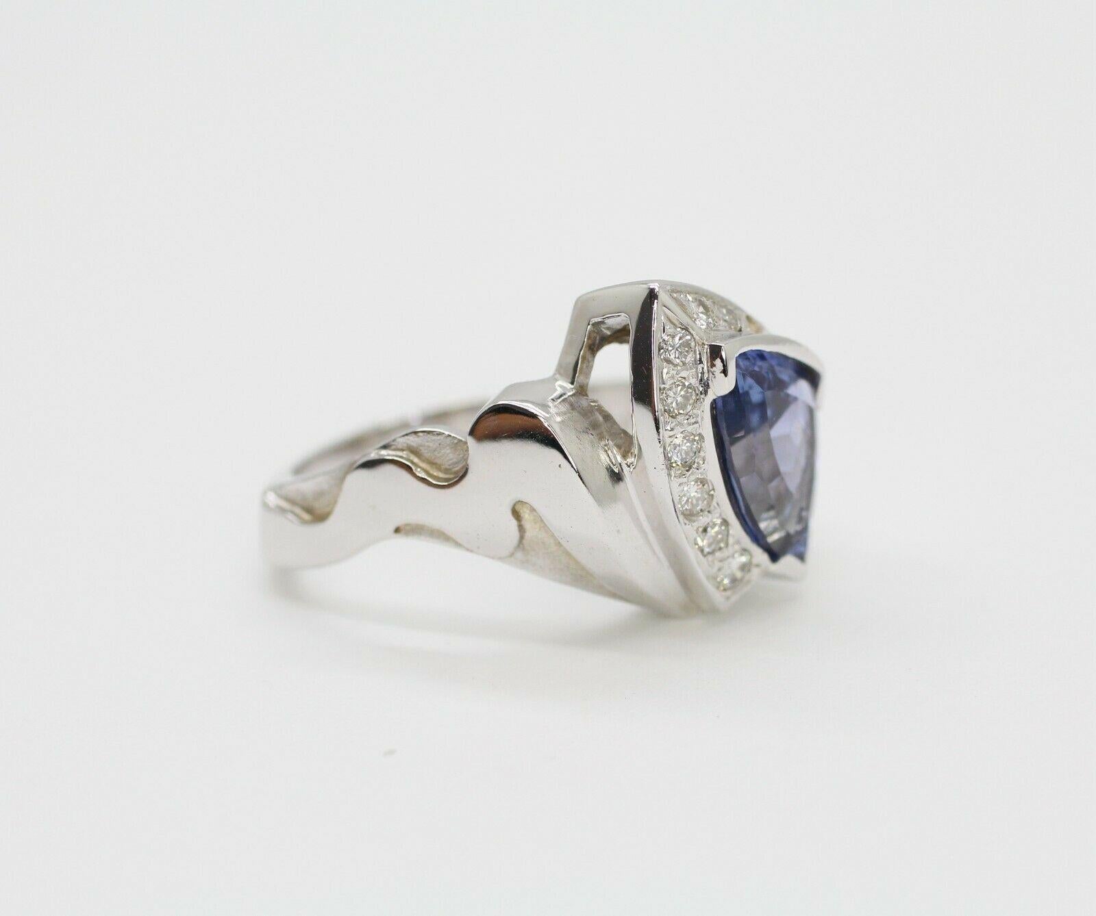 Contemporary 14 Karat White Gold Trillion-Cut Violet-Blue Tanzanite and Diamonds Ring