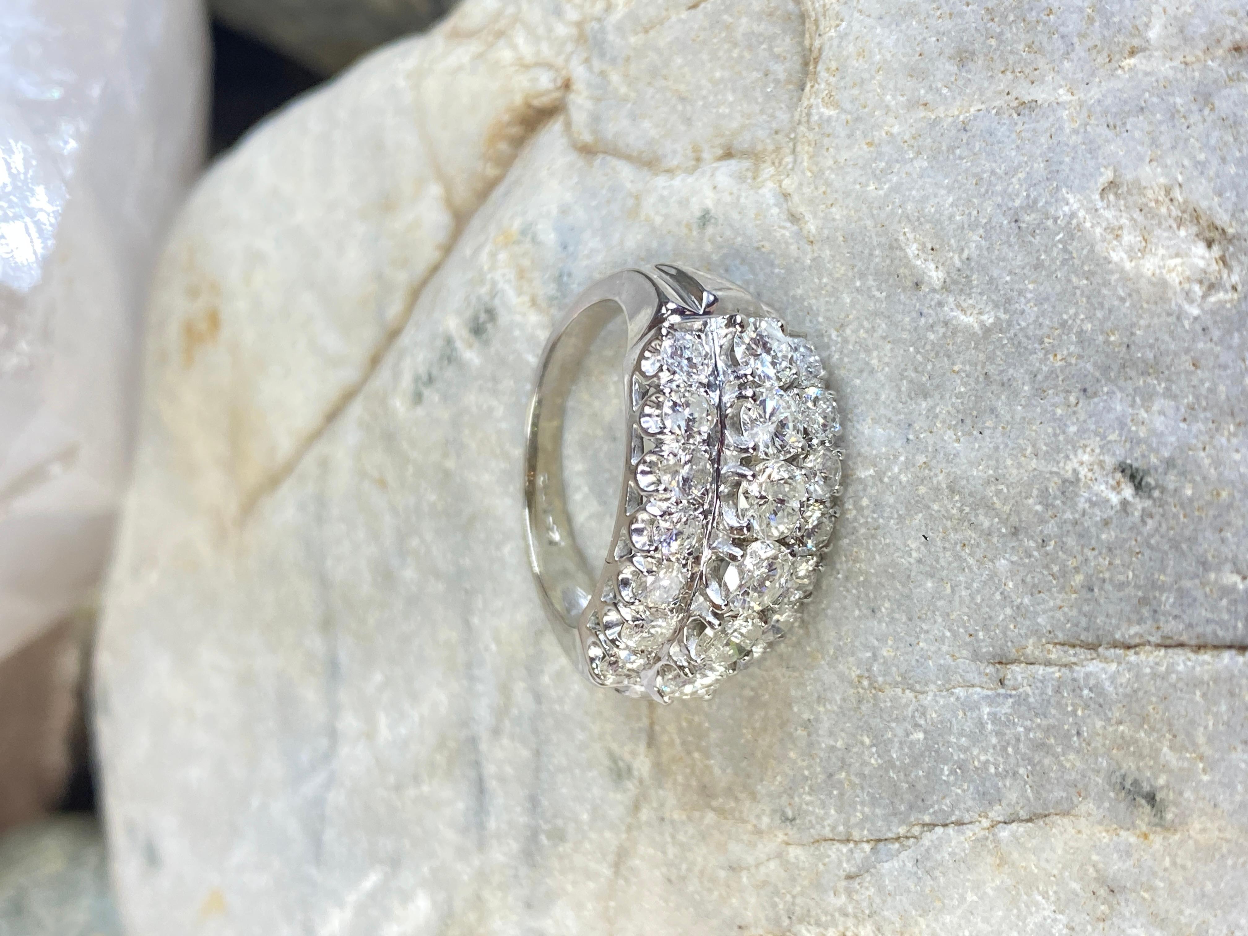 14K Weißgold Dreireihiger Ehering mit 2 Karat natürlichem Diamanten im Rundschliff im Rundschliff Gr. 5,75 im Angebot 2