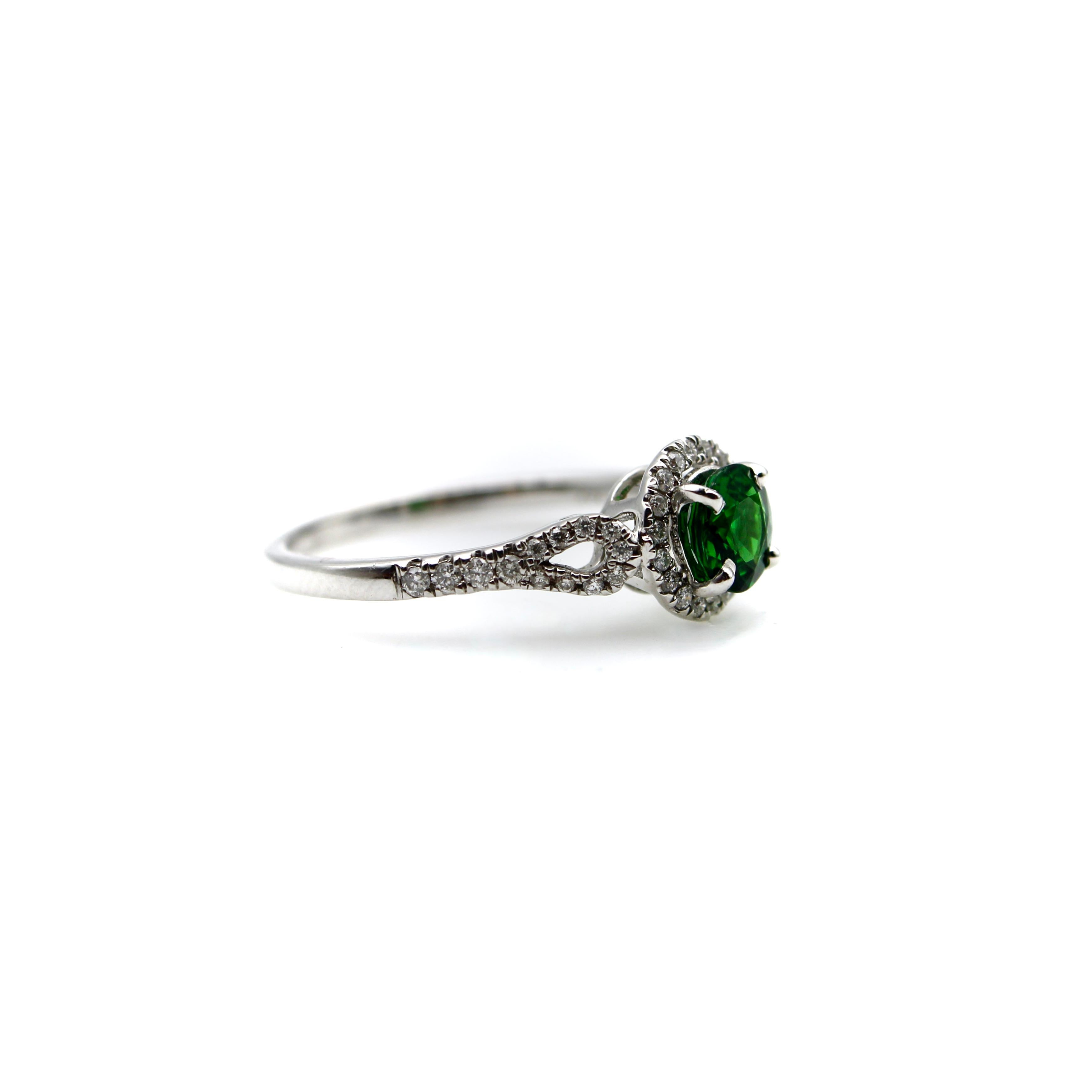 Contemporaneo Anello con granato tsavorite e diamante in oro bianco 14K in vendita