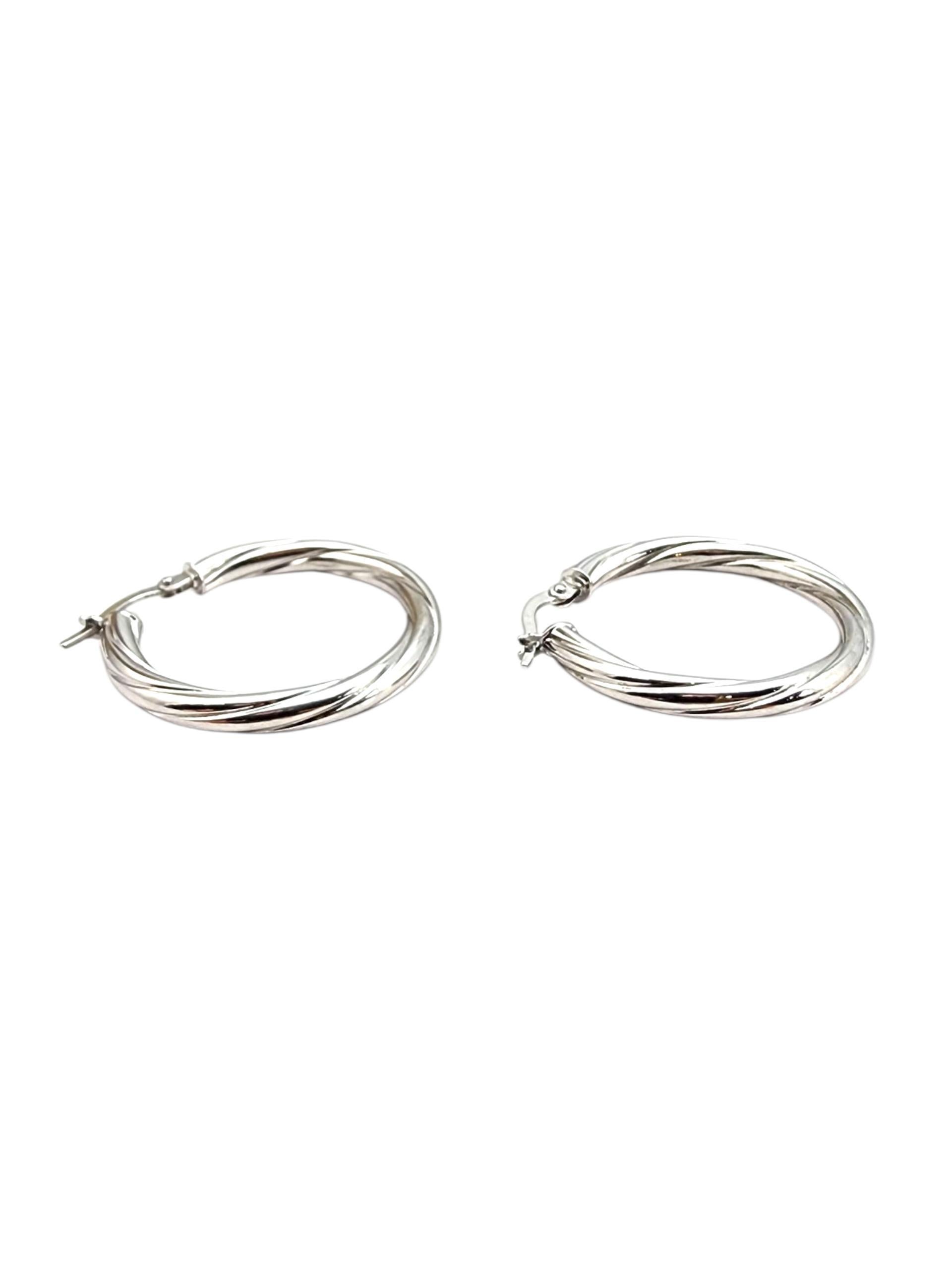 14K White Gold Twisted Hoop Earrings #22714 In Good Condition For Sale In Washington Depot, CT