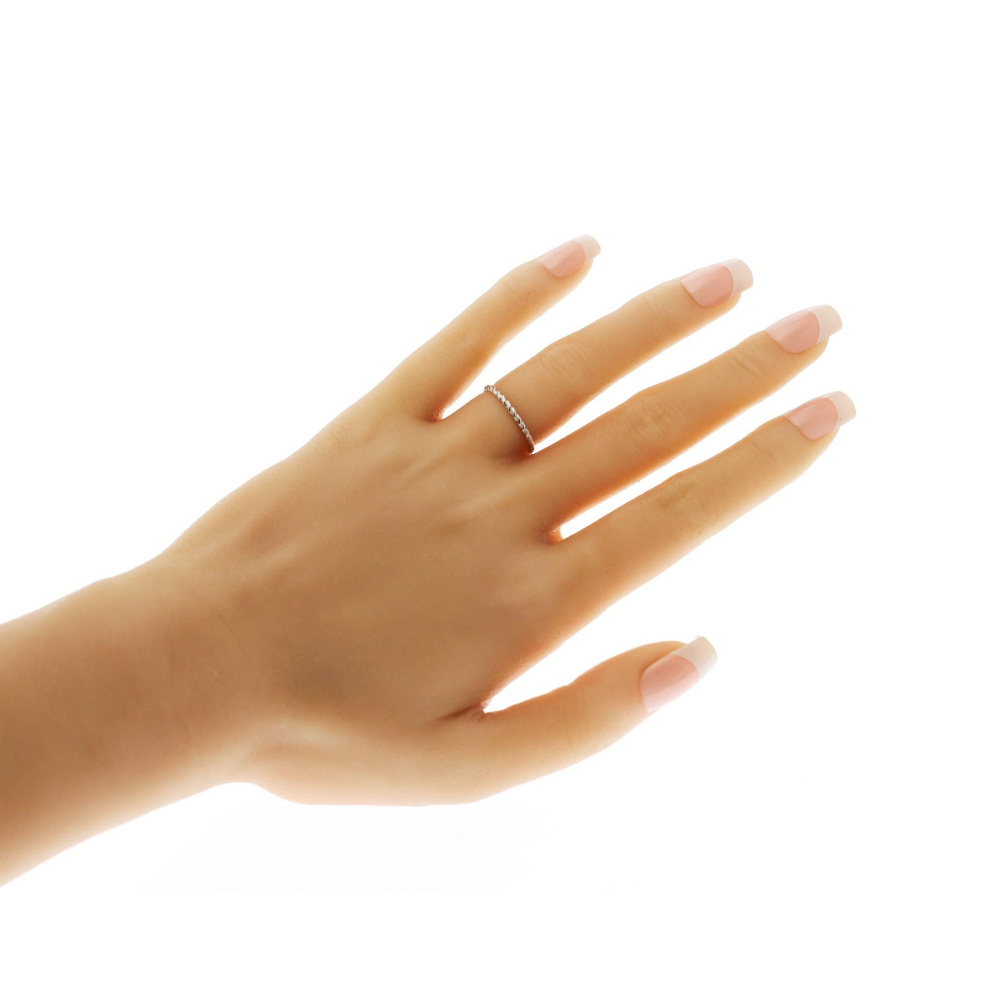 100% autentico, 100% soddisfazione del cliente
Larghezza della banda: 1.5 mm
Metallo: Oro bianco 14 carati 
Dimensione: 5
Punzoni: 14K 
Peso totale: 0,90 grammi
A. Stone: A. Stone
Condizione: Nuovo
Prezzo di vendita stimato: 500 dollari
Numero di