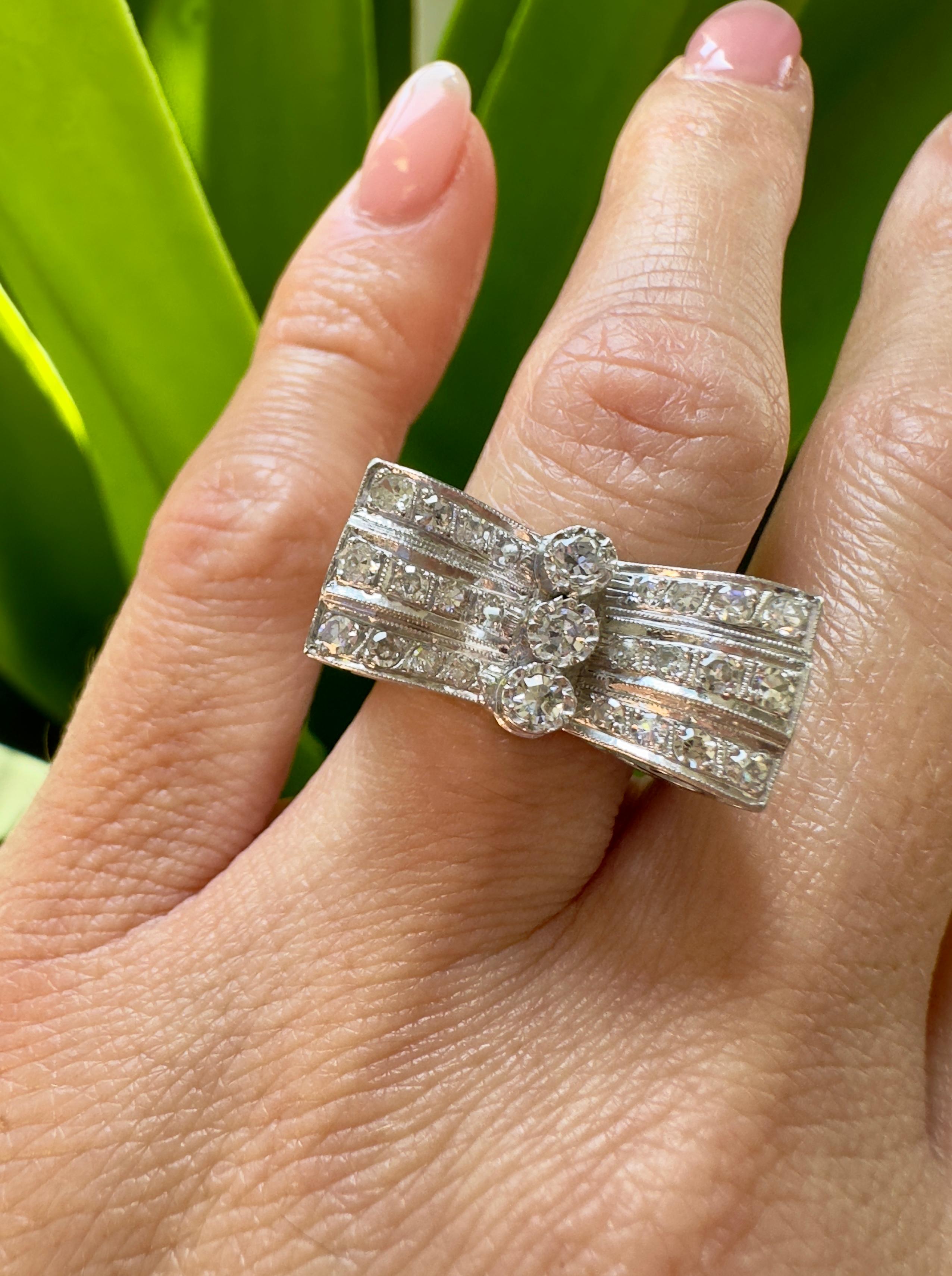 14k White Gold Unique Vintage 0.75 Carat Total Diamond Butterfly Ring In Good Condition For Sale In Houston, TX