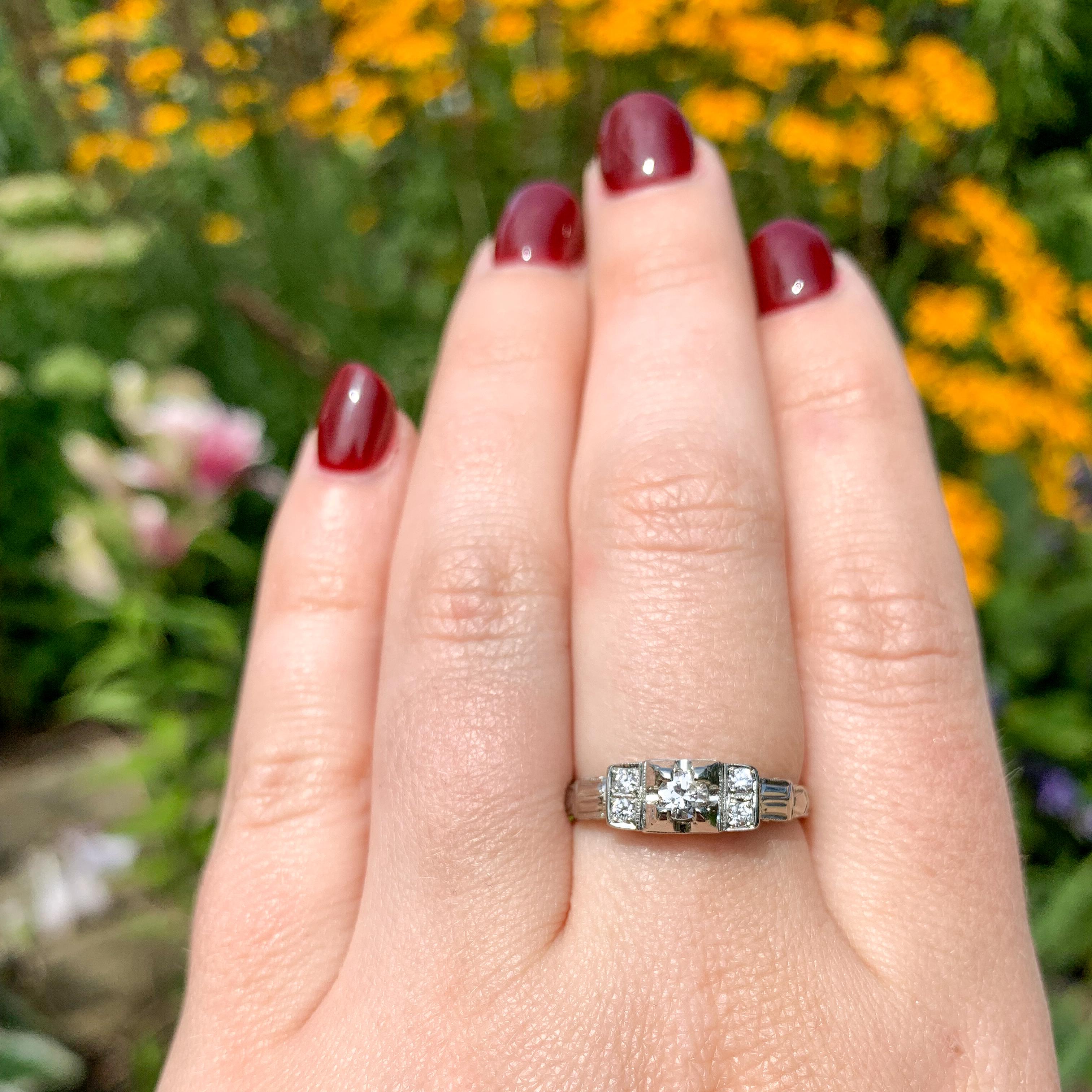 14K White Gold Vintage .27cttw Diamond Ring size 8 For Sale 2