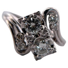Anillo de diamantes naturales Bypass Vintage de oro blanco de 14 quilates