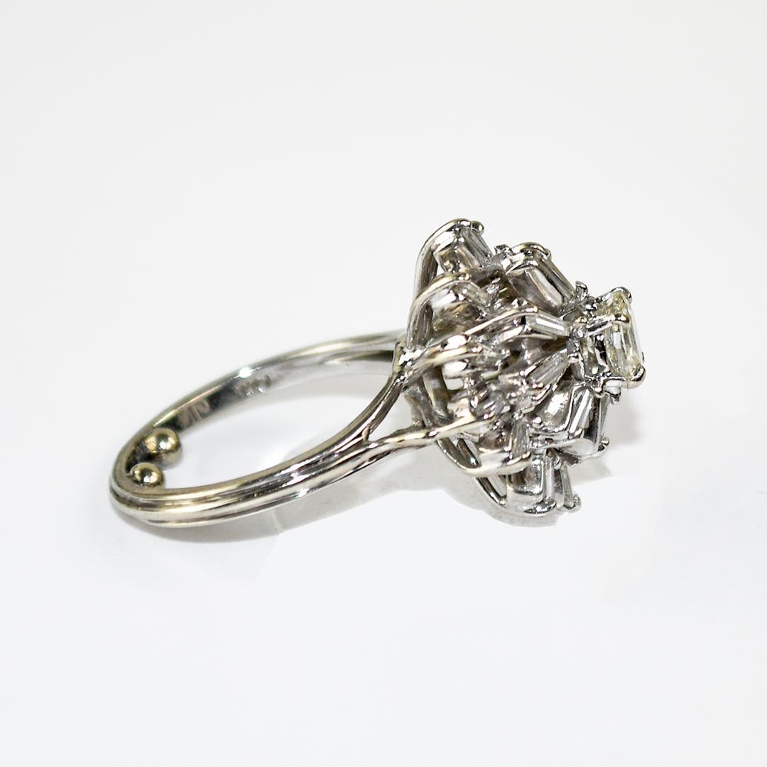 Anillo de cóctel de diamantes vintage de oro blanco de 14 quilates 0,80 ct Corte oval en venta