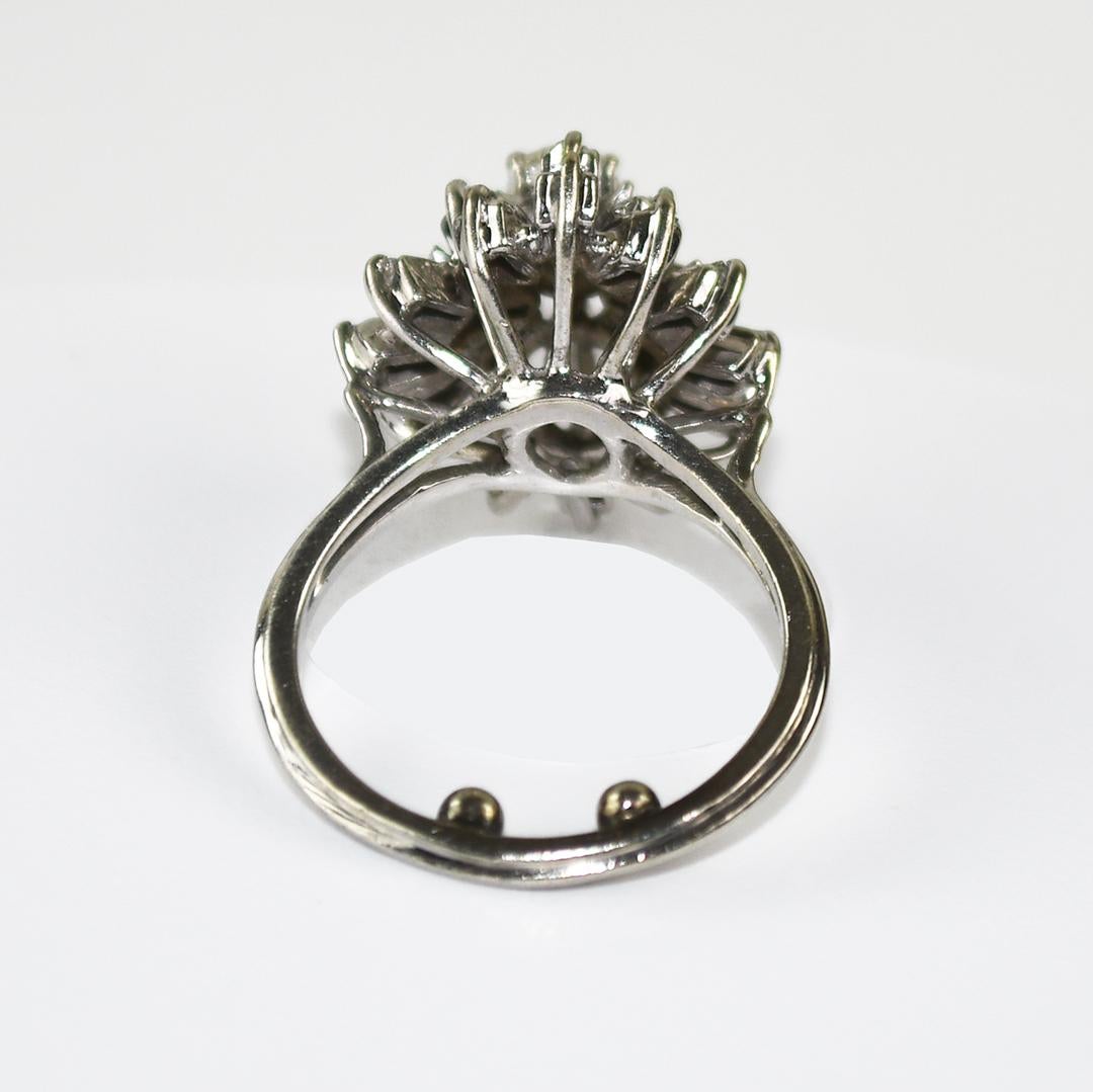Anillo de cóctel de diamantes vintage de oro blanco de 14 quilates 0,80 ct en Excelente estado para la venta en Laguna Beach, CA