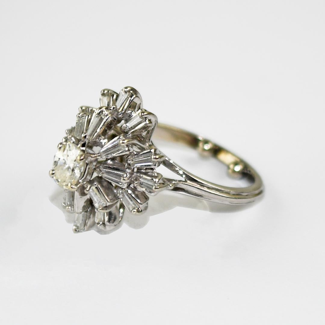 Anillo de cóctel de diamantes vintage de oro blanco de 14 quilates 0,80 ct en venta 1
