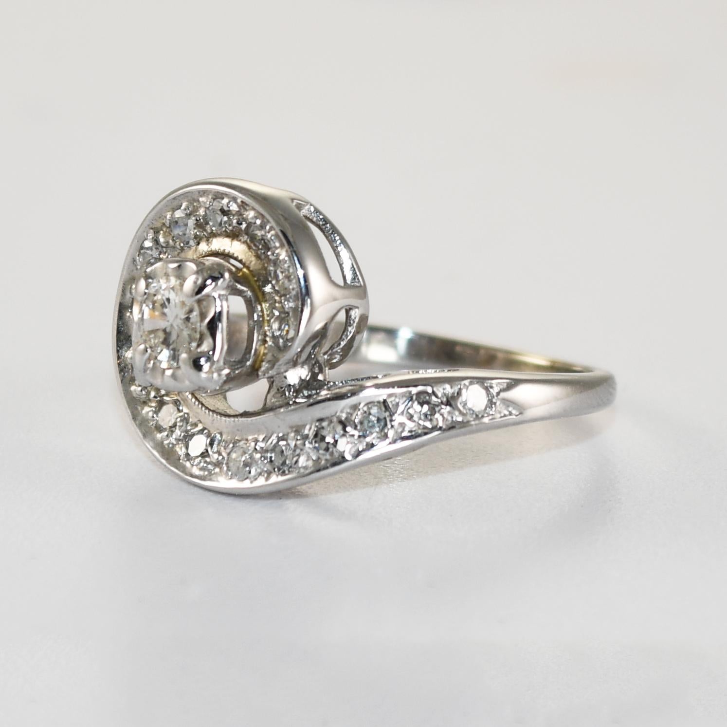 Anello con diamante vintage in oro bianco 14K 0,45ct in vendita 1