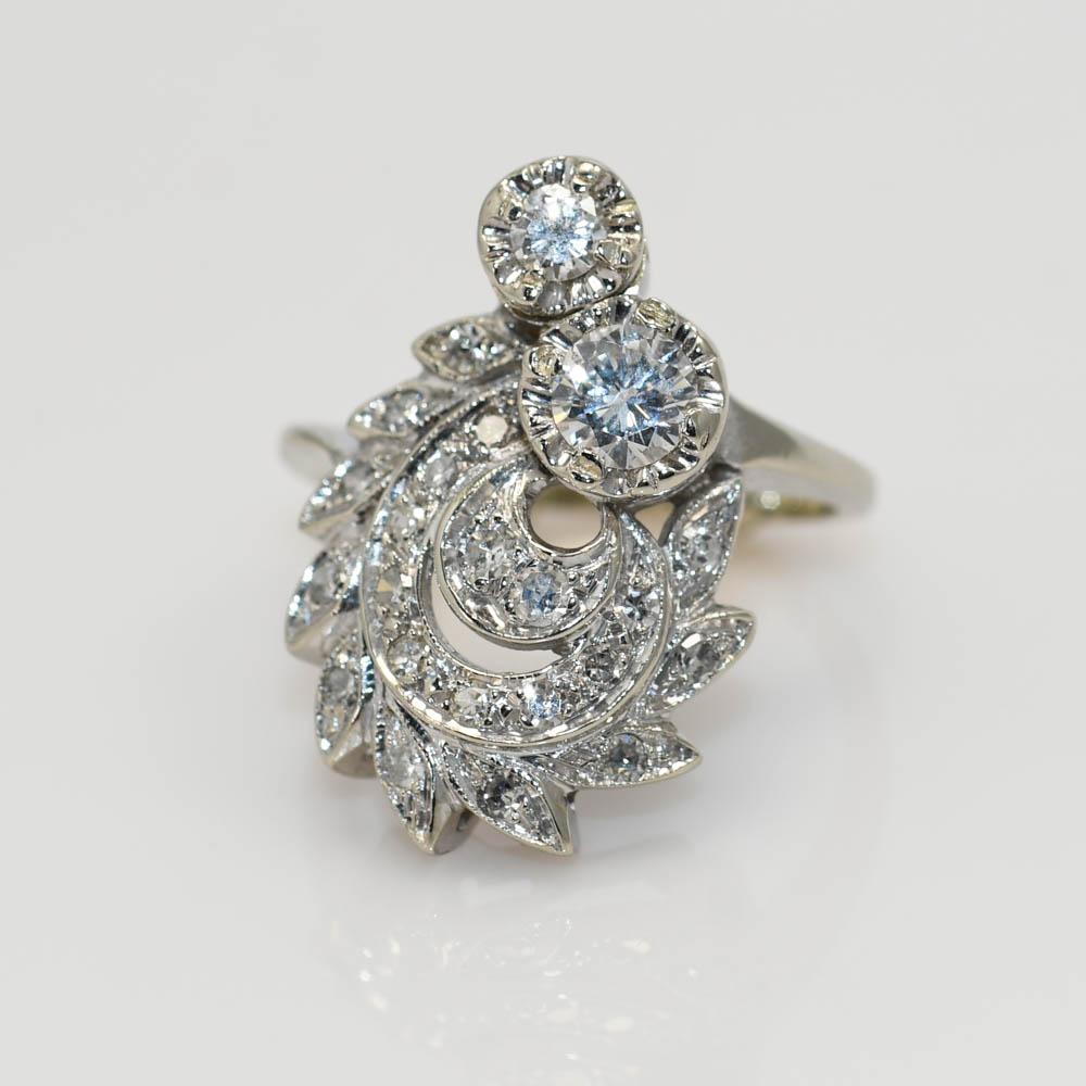 Women's 14K White Gold Vintage Diamond Ring, 1.00tdw, 6.7g For Sale