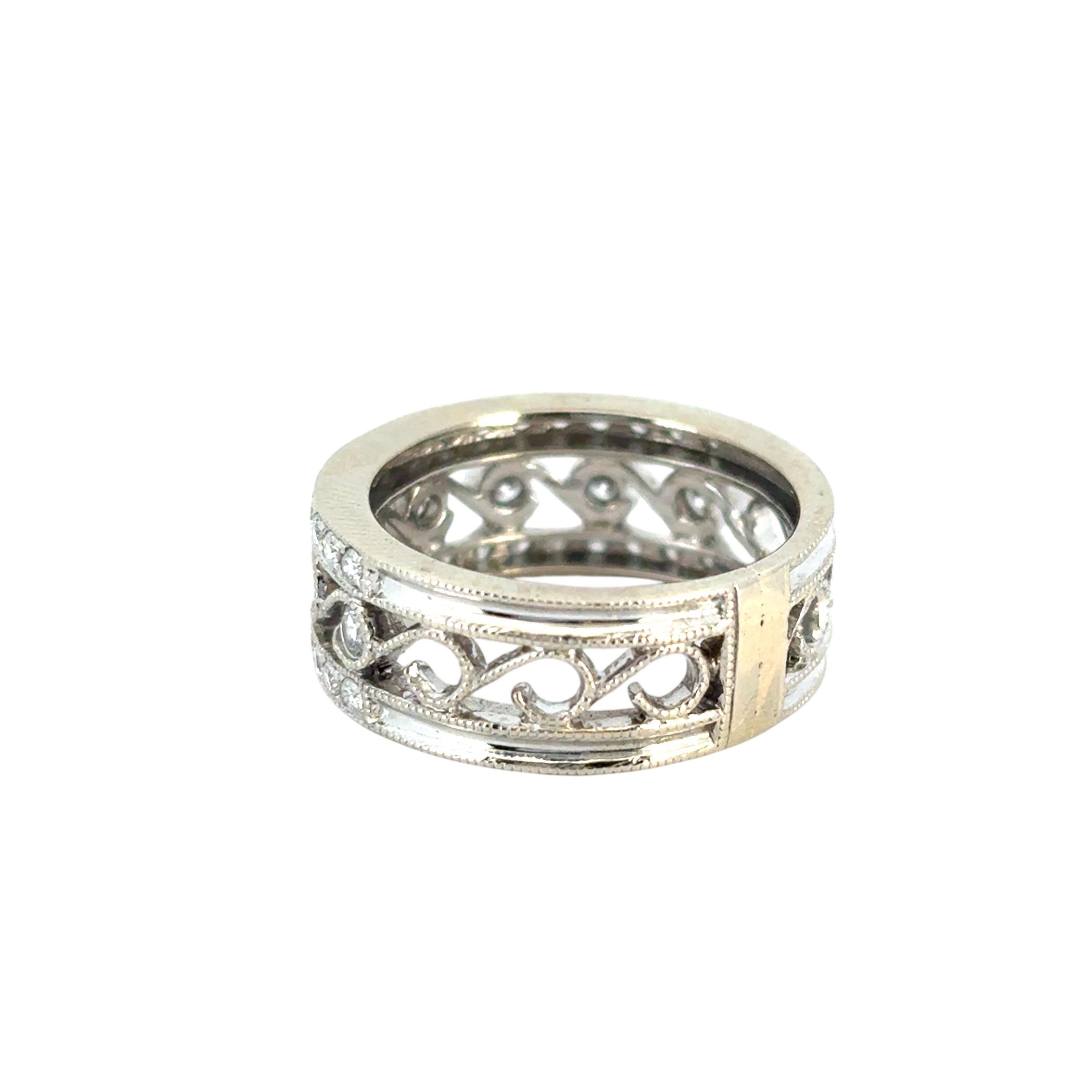 14k White Gold Vintage Ring Set with Natural Diamonds For Sale 1