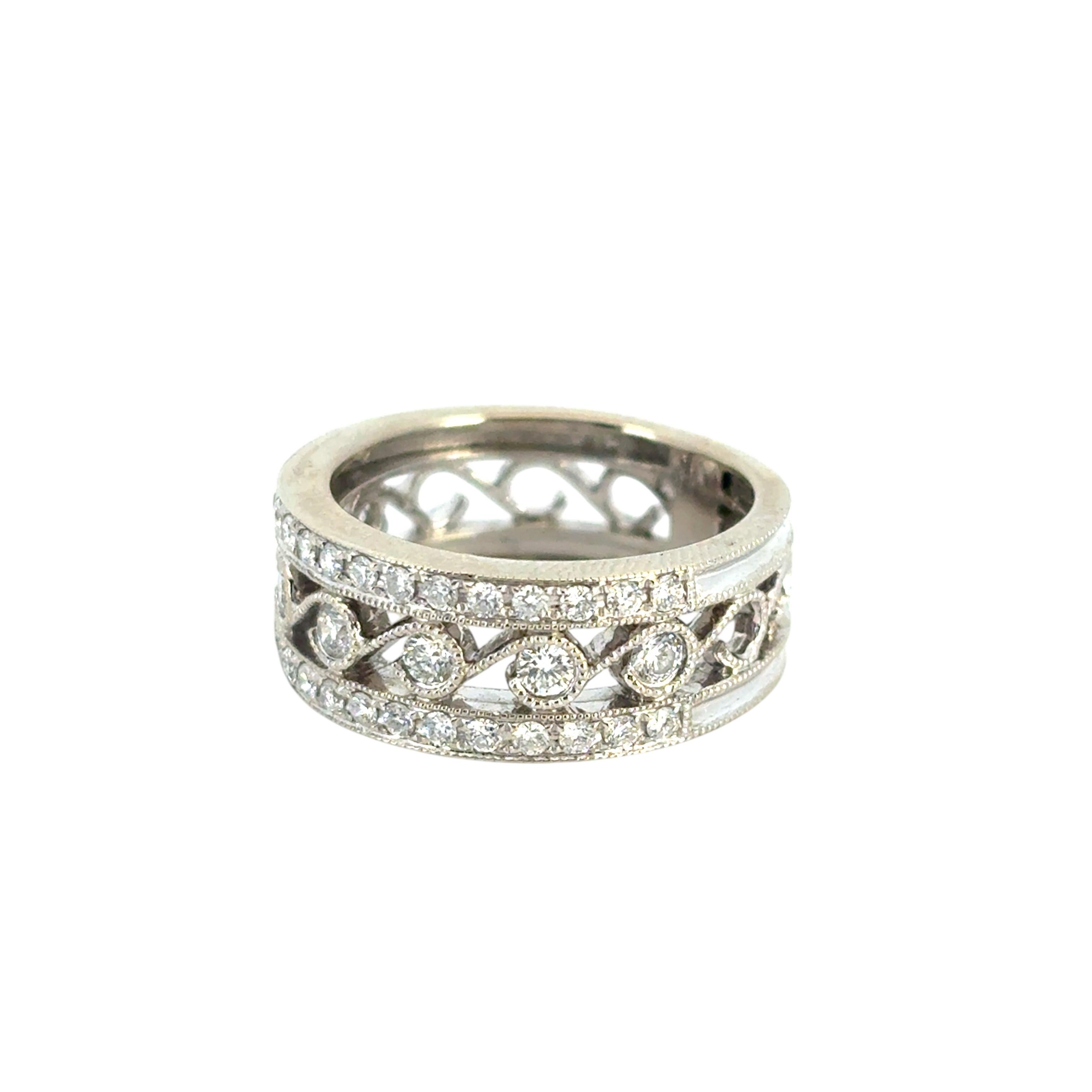 14k White Gold Vintage Ring Set with Natural Diamonds For Sale 3