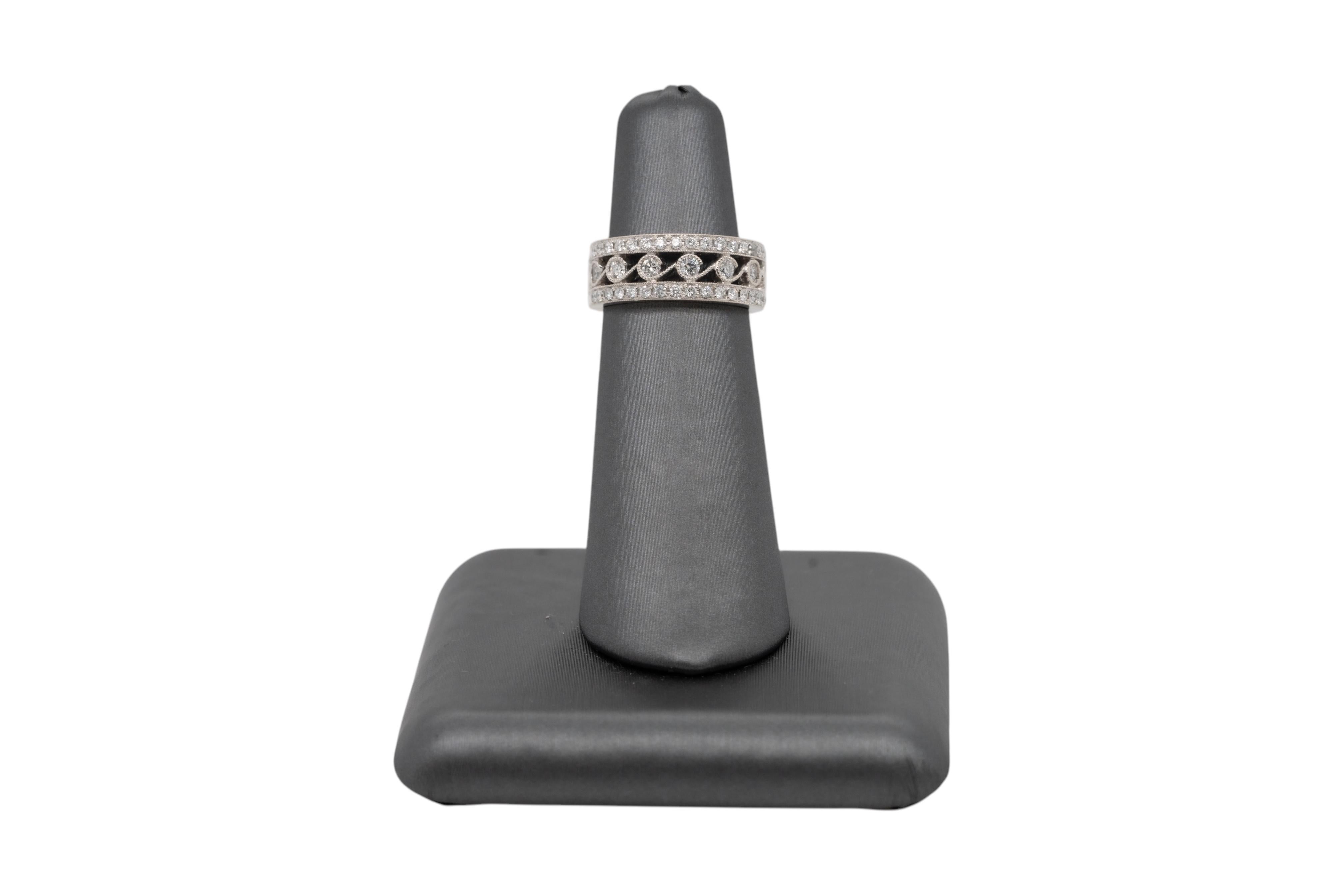 14k White Gold Vintage Ring Set with Natural Diamonds For Sale 4