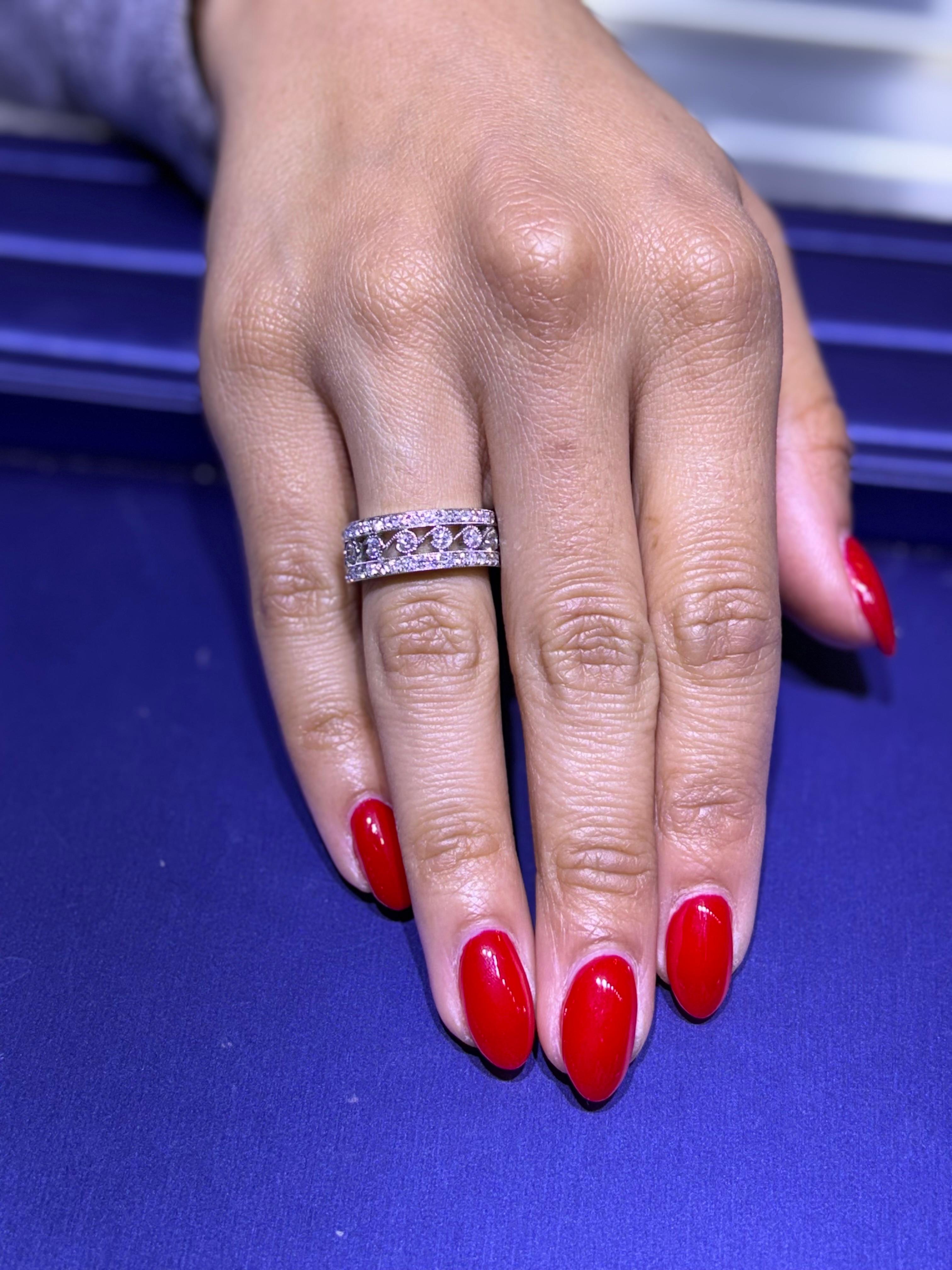14k White Gold Vintage Ring Set with Natural Diamonds For Sale 8