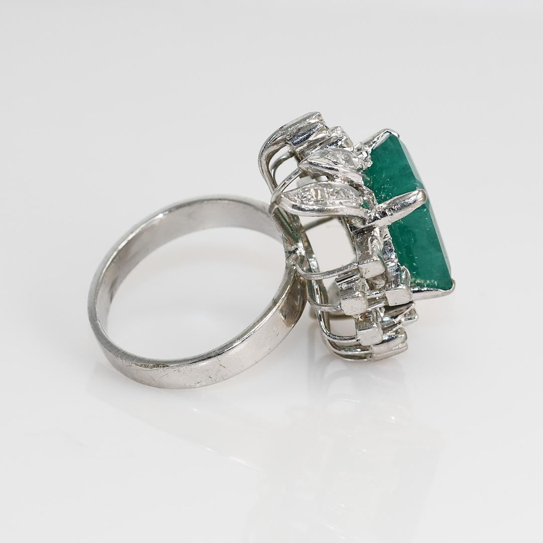 14K Weißgold Vintage Synthetischer Smaragd & Diamant Ring 7.8g (Baguetteschliff) im Angebot