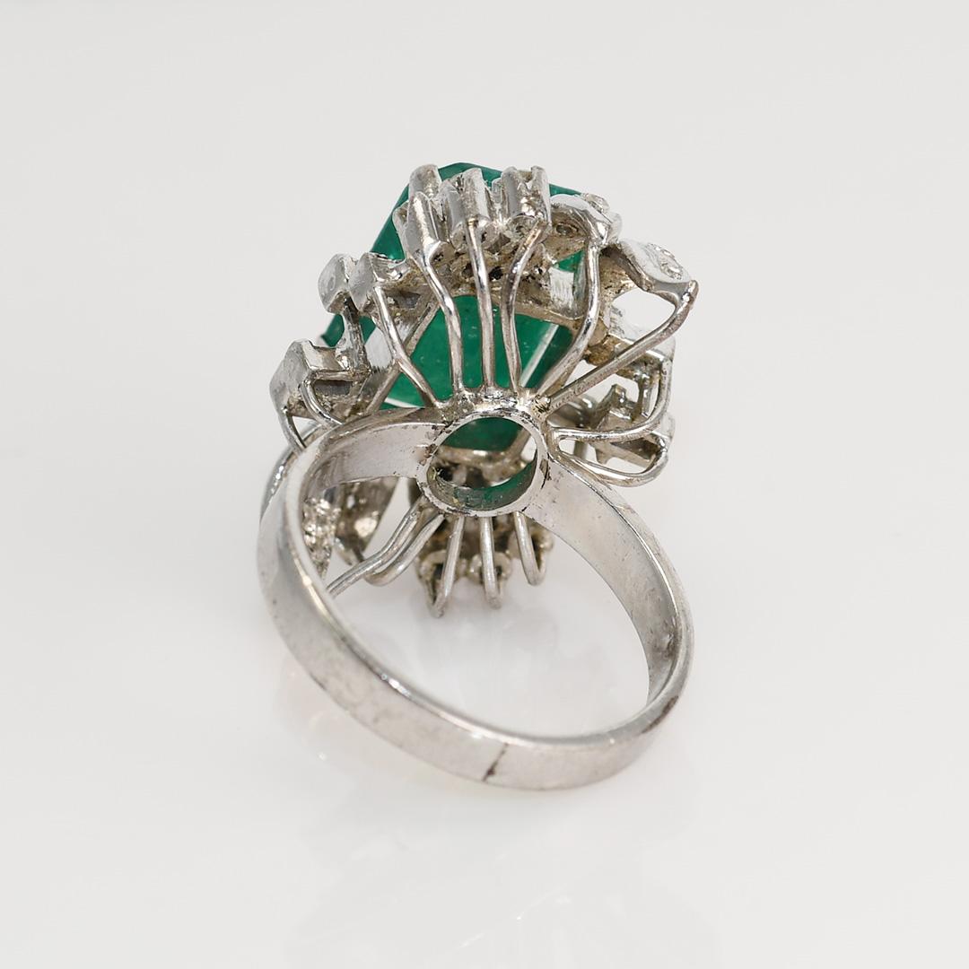 14K White Gold Vintage Synthetic Emerald & Diamond Ring, 7.8g In Excellent Condition For Sale In Laguna Beach, CA