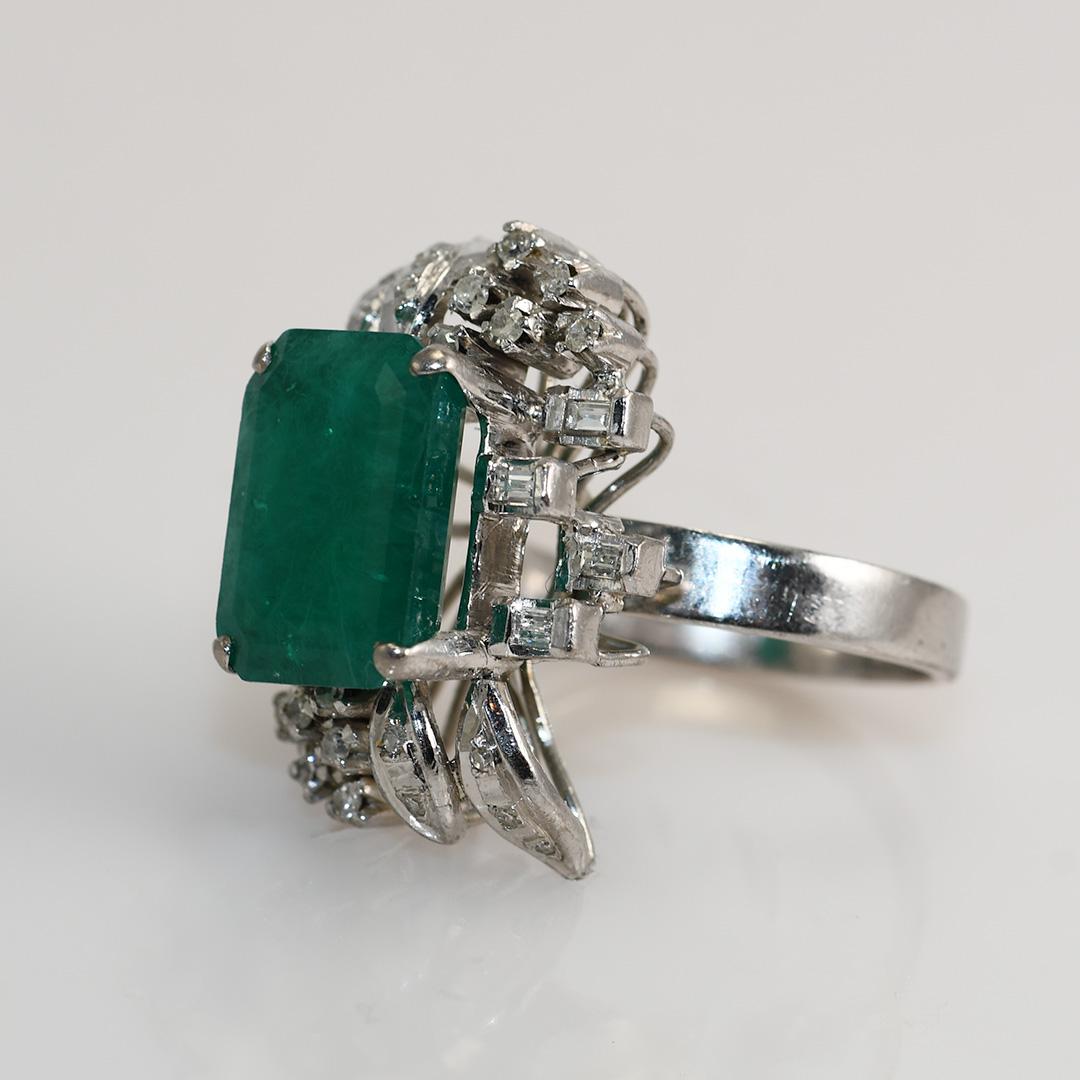 14K Weißgold Vintage Synthetischer Smaragd & Diamant Ring 7.8g für Damen oder Herren im Angebot