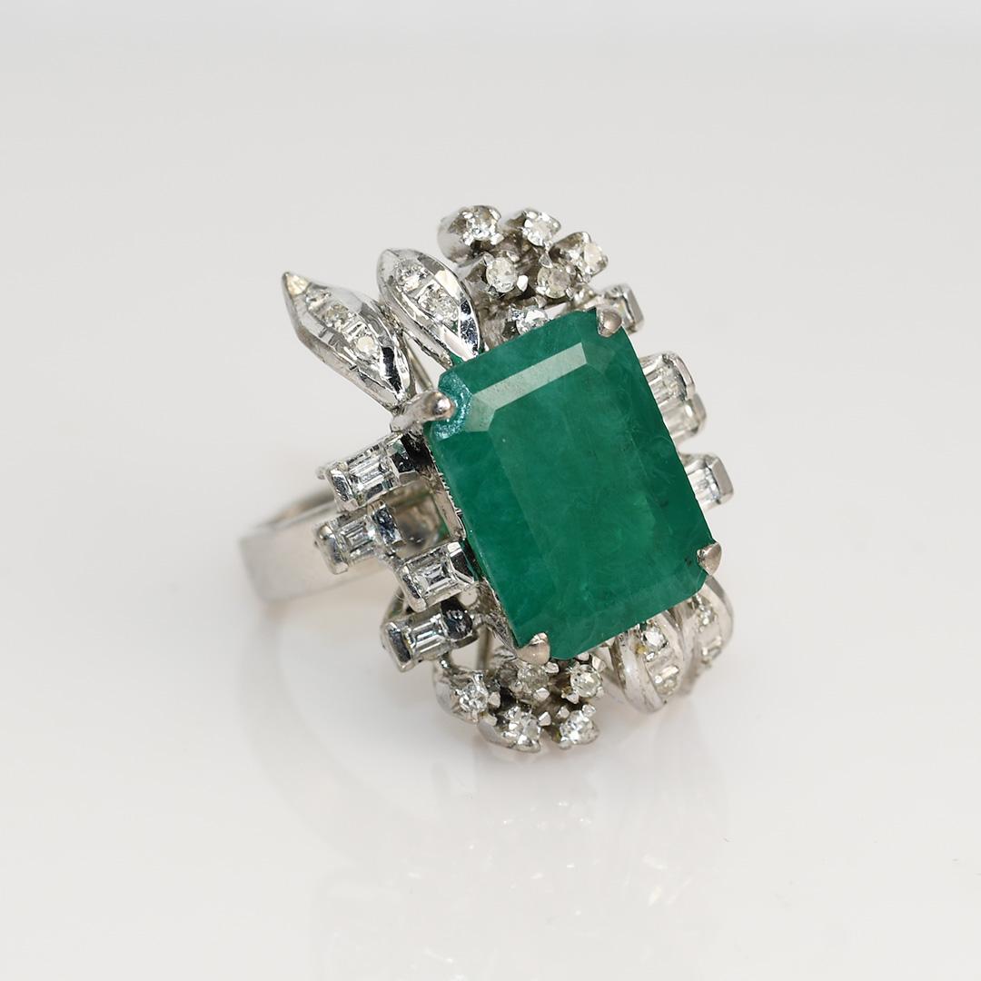 14K White Gold Vintage Synthetic Emerald & Diamond Ring, 7.8g For Sale 1