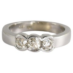 Anillo vintage de tres diamantes de oro blanco de 14 quilates 0,64 ct