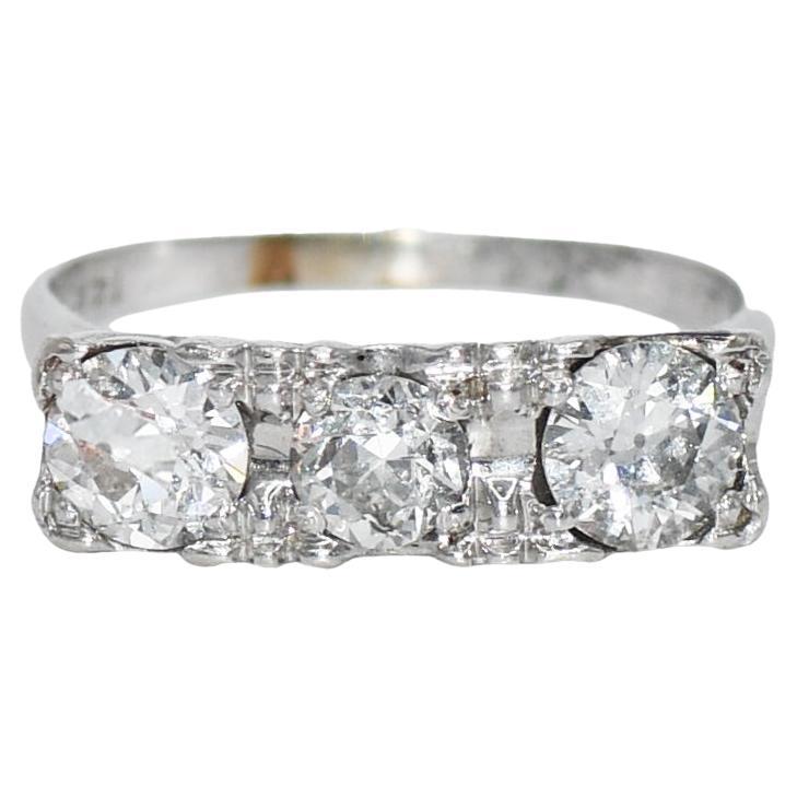 Anillo vintage de tres diamantes de oro blanco de 14 quilates 1,05 ct