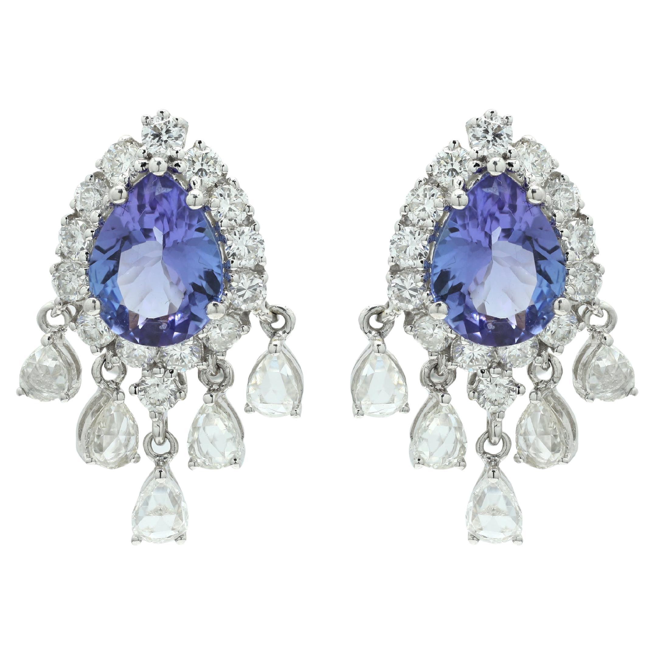 Boucles d'oreilles de mariage fantaisie en or blanc 14 carats avec saphir bleu vif et diamants