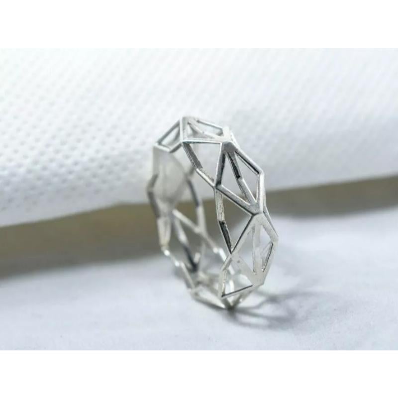 14k White Gold Web Design Modern Ring In New Condition For Sale In Chicago, IL