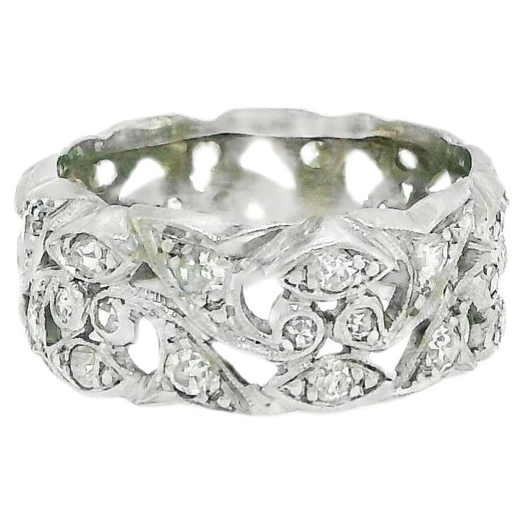14K White Gold Wide Leaf Pattern Diamond Ring For Sale