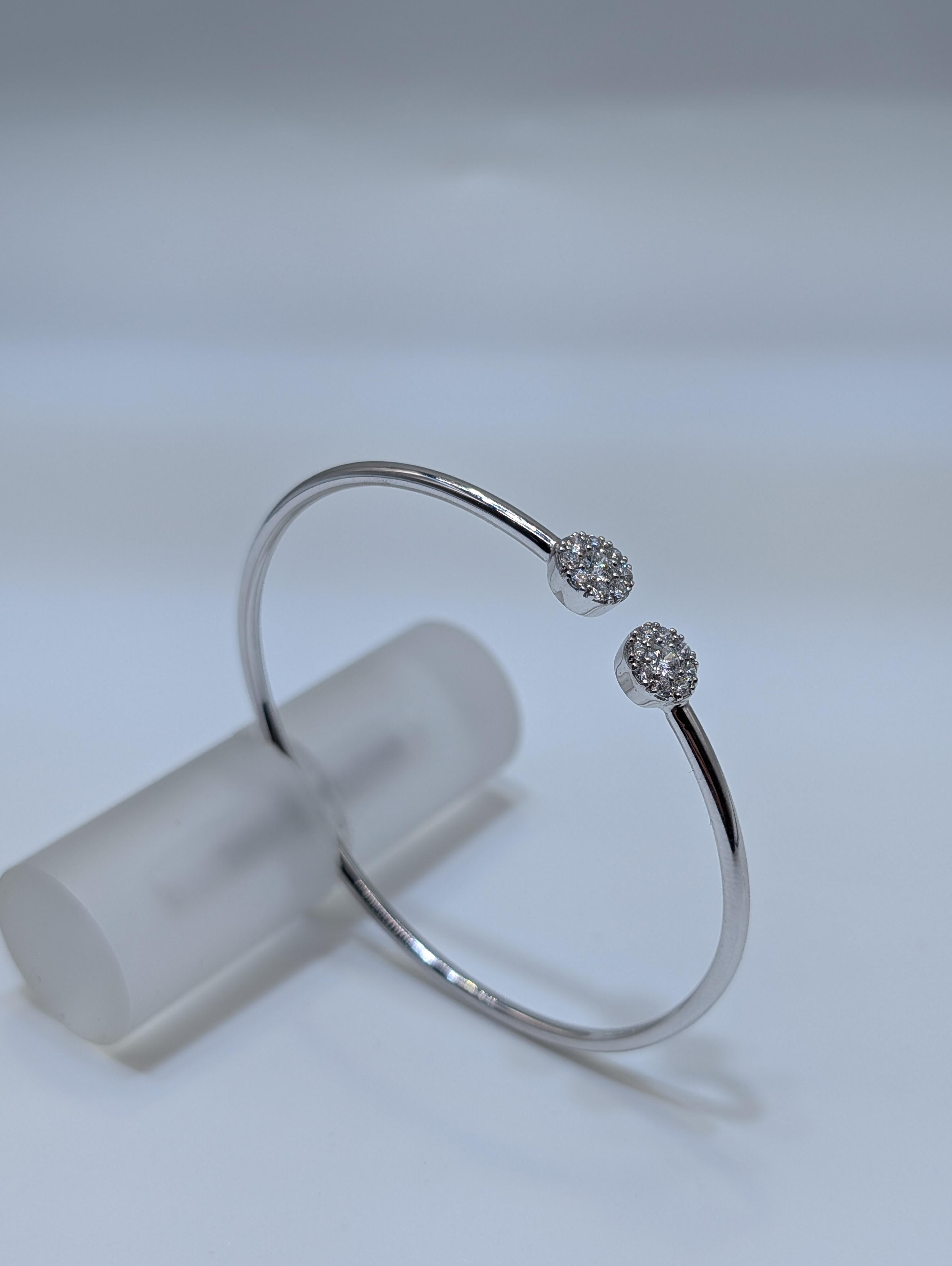 De las mujeres Alambre de Oro Blanco de 14k Remates Redondos con Diamantes de Corte Redondo en venta