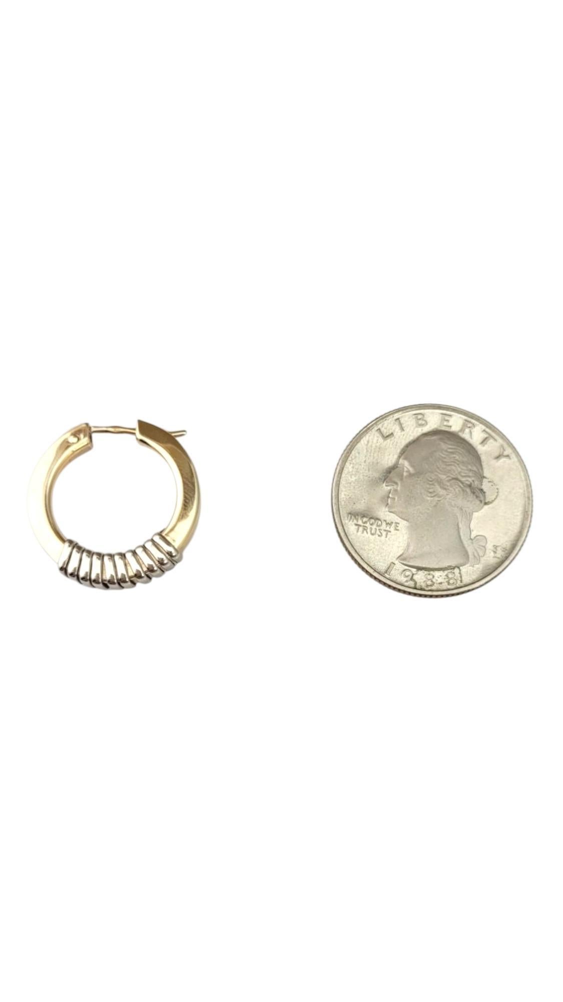 Pendientes de aro en dos tonos de oro blanco y oro amarillo de 14 quilates #21701 en venta 1