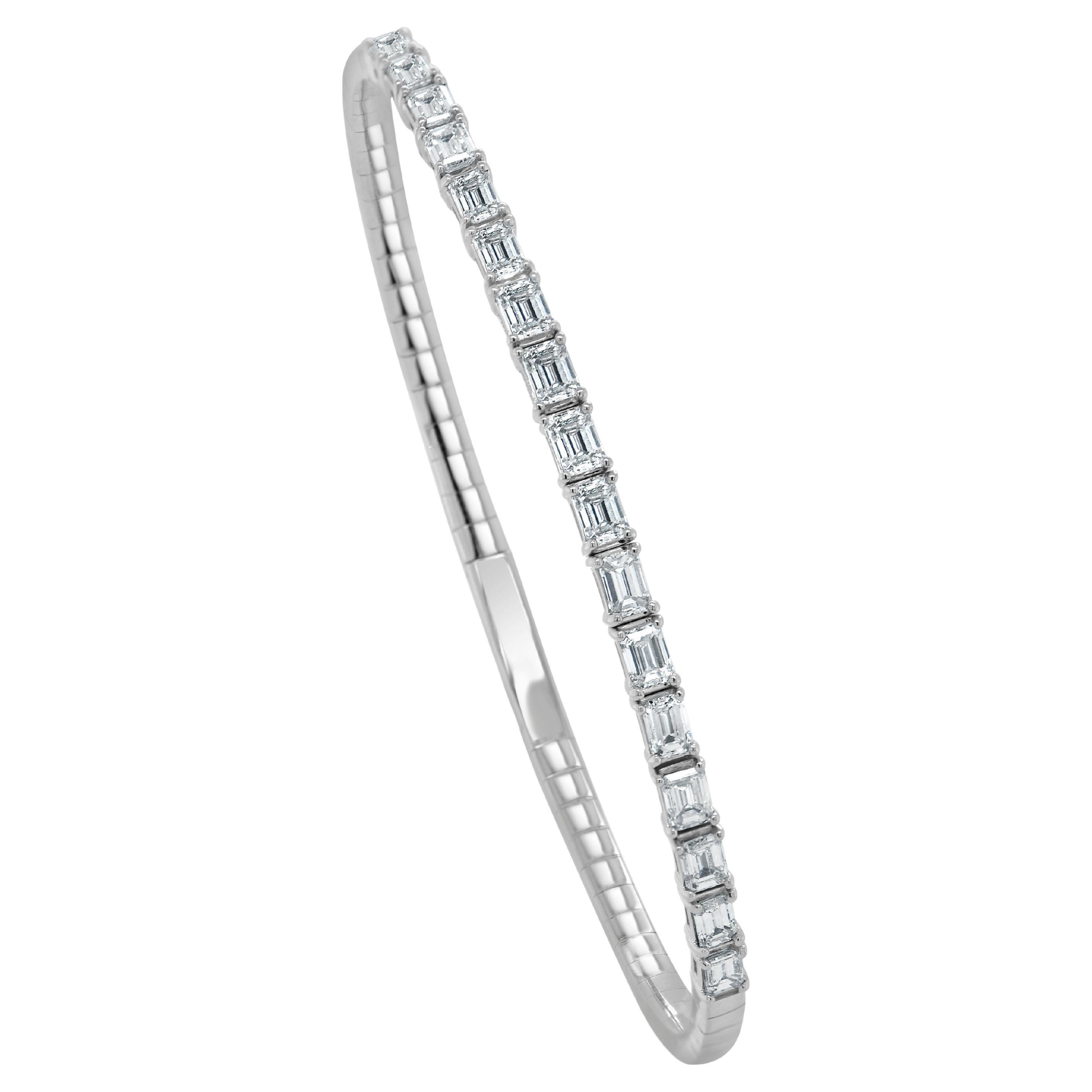 14K White GoldEmerald Cut 2.30ct Diamond Flexible Bangle for Her For Sale