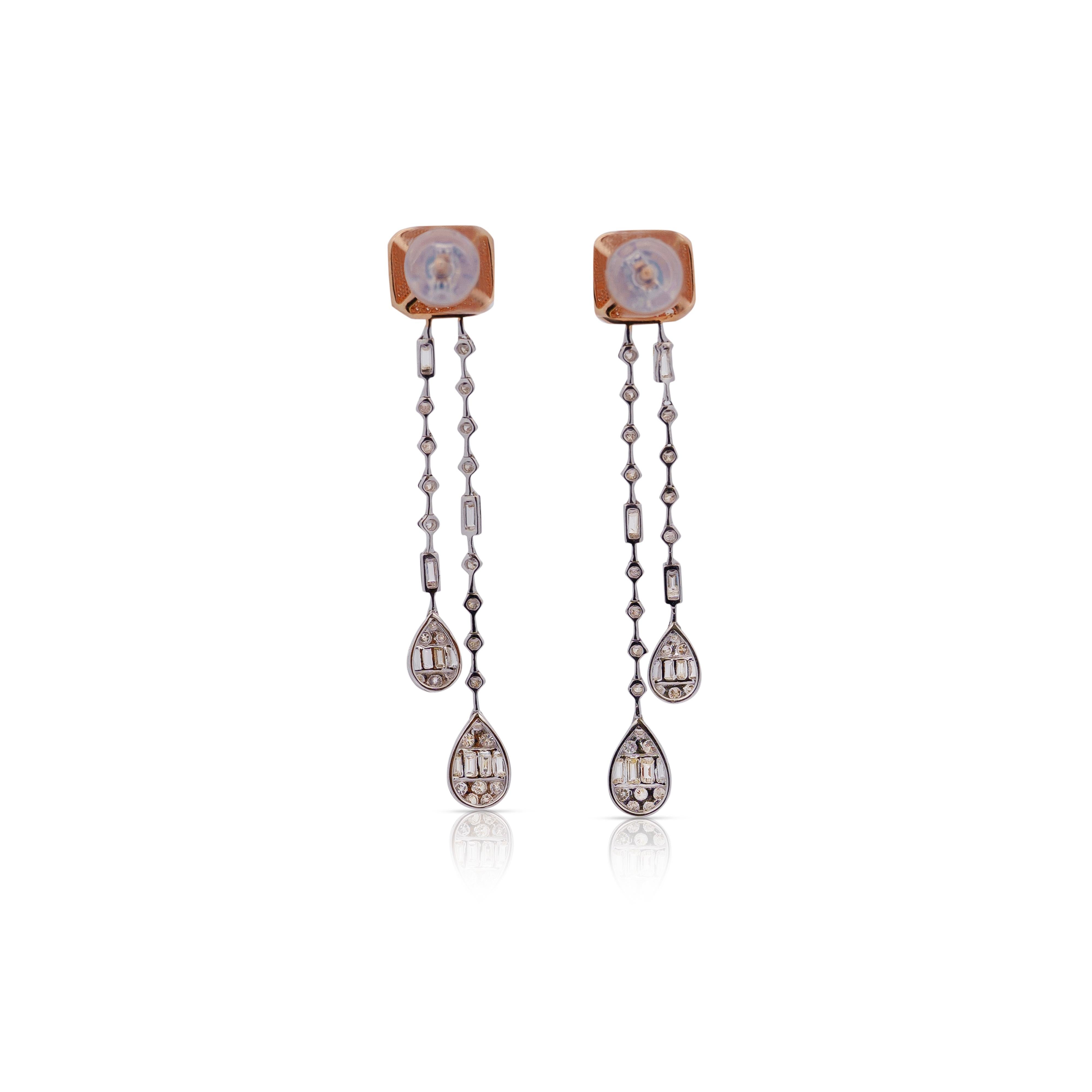 Pendientes colgantes de diamantes de oro blanco y rosa de 14 quilates. Con un exquisito engaste invisible en racimo, estos pendientes exhiben 1,58 quilates de diamantes brillantes de color G-H y claridad SI1-SI2. La mezcla única de oro blanco y rosa