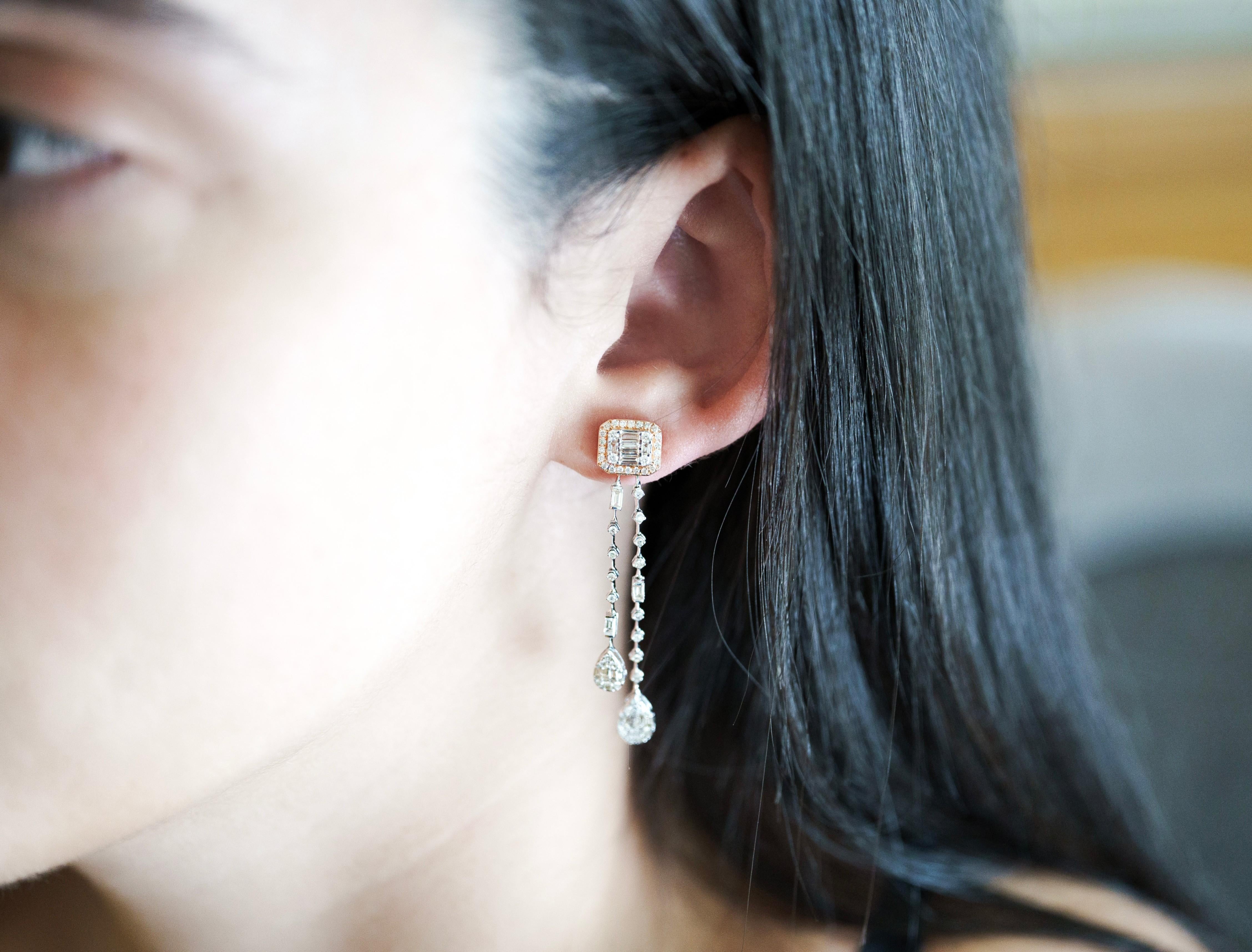 Pendientes Colgantes de Dos Filamentos con Diamantes Invisibles en Racimo de Oro Blanco y Rosa de 14 K Moderno en venta