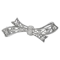 Spilla a forma di fiocco in oro bianco vintage 14 carati con diamanti, splendida lavorazione a filigrana