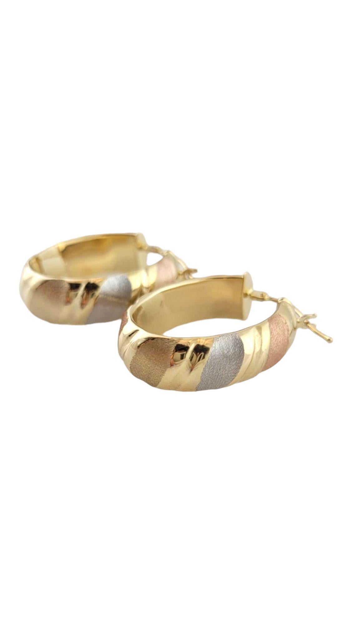 Vintage 14K Yellow, White and Rose Gold Hoop Earrings

Gorgeous set of hoop earrings crafted from 14K yellow, white, and rose gold in a beautiful, twisted stripe pattern!

Size: 26.7mm X 20.4mm X 7.4mm

Weight: 3.38 g/ 2.2 dwt

Hallmark: 14KT ITALY