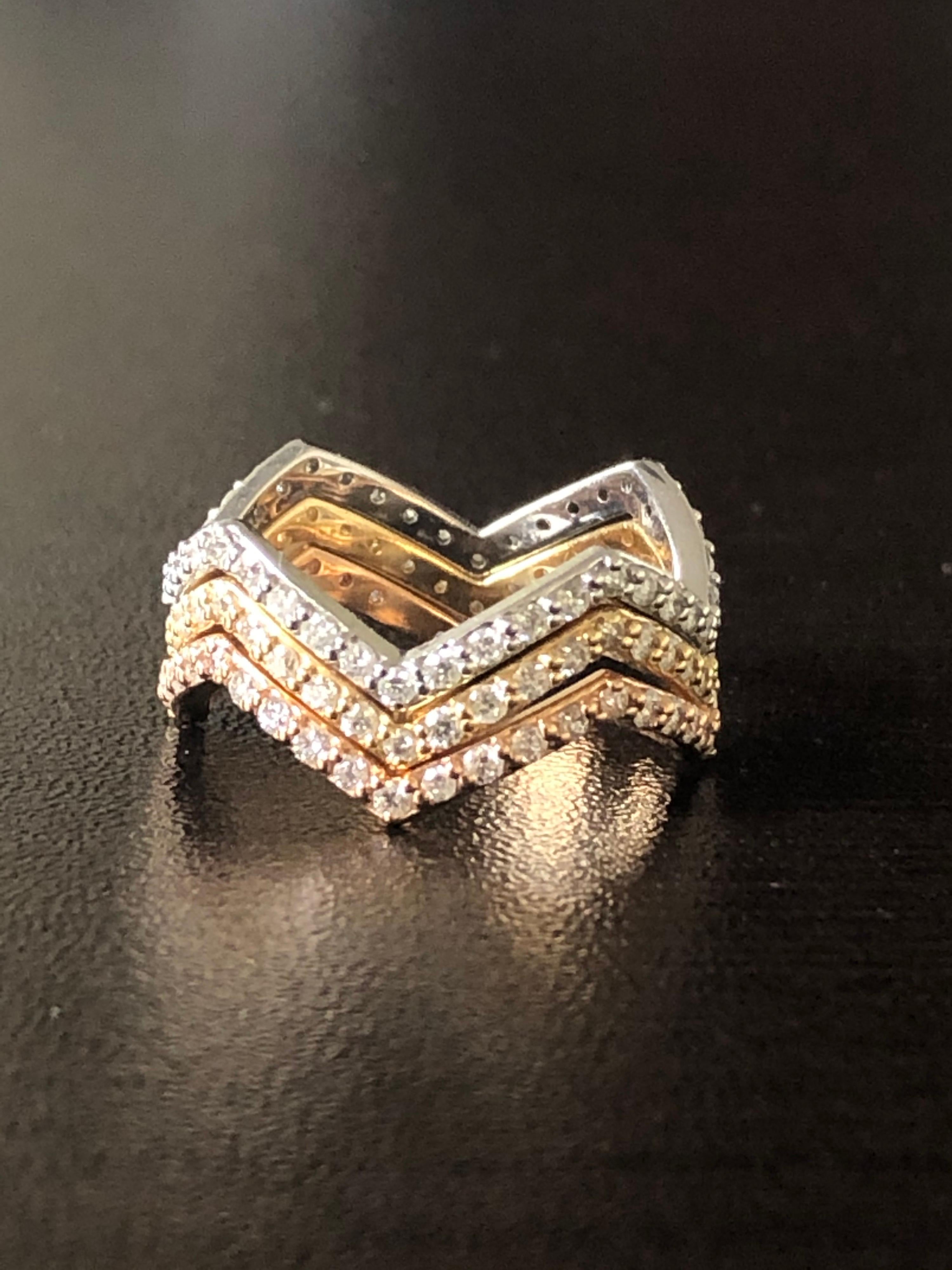 Round Cut 14 Karat White, Yellow, and Rose Gold Zigzag Rings For Sale