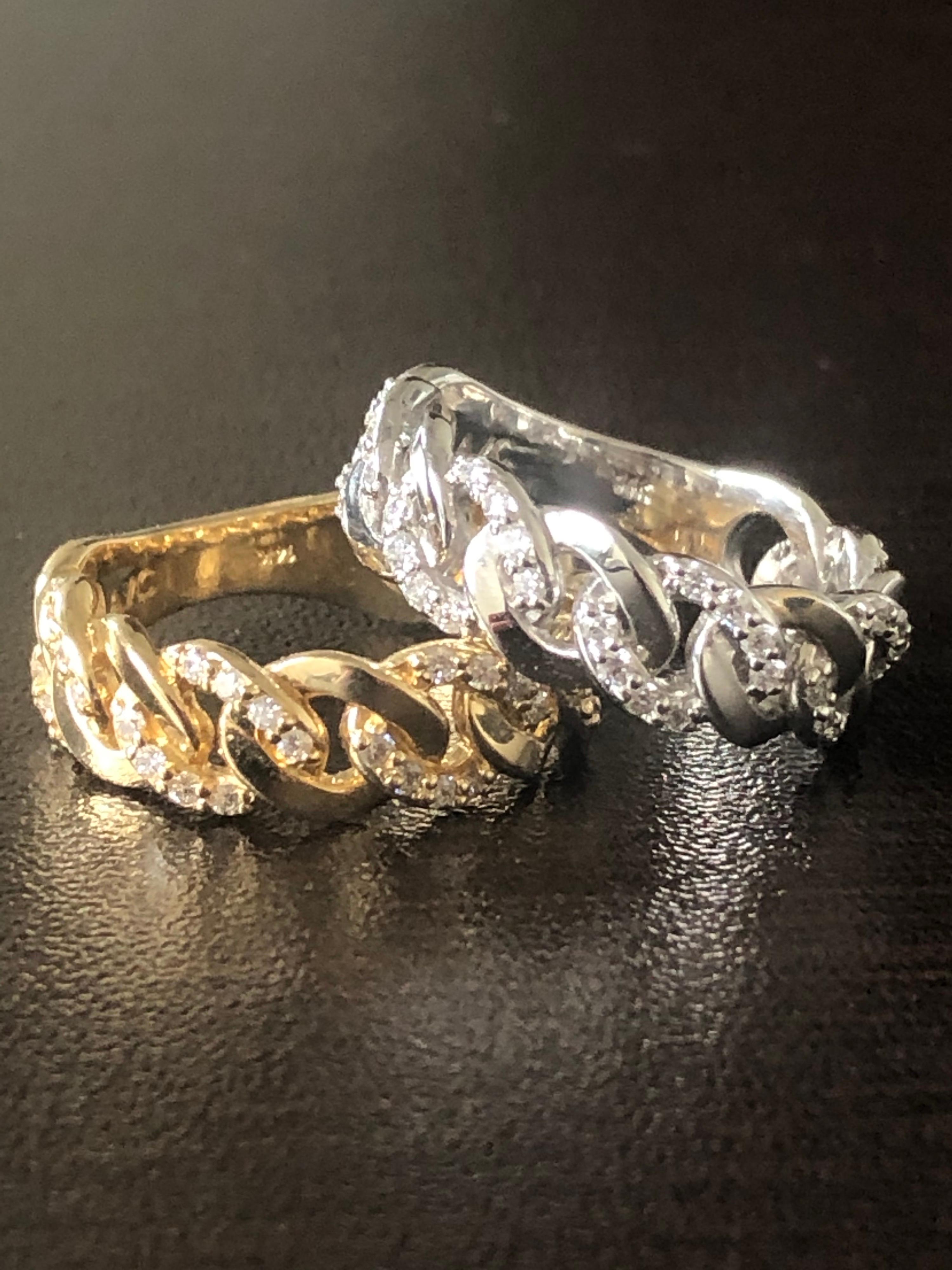 14 Karat White, Yellow Diamond Link Rings In New Condition For Sale In Great Neck, NY