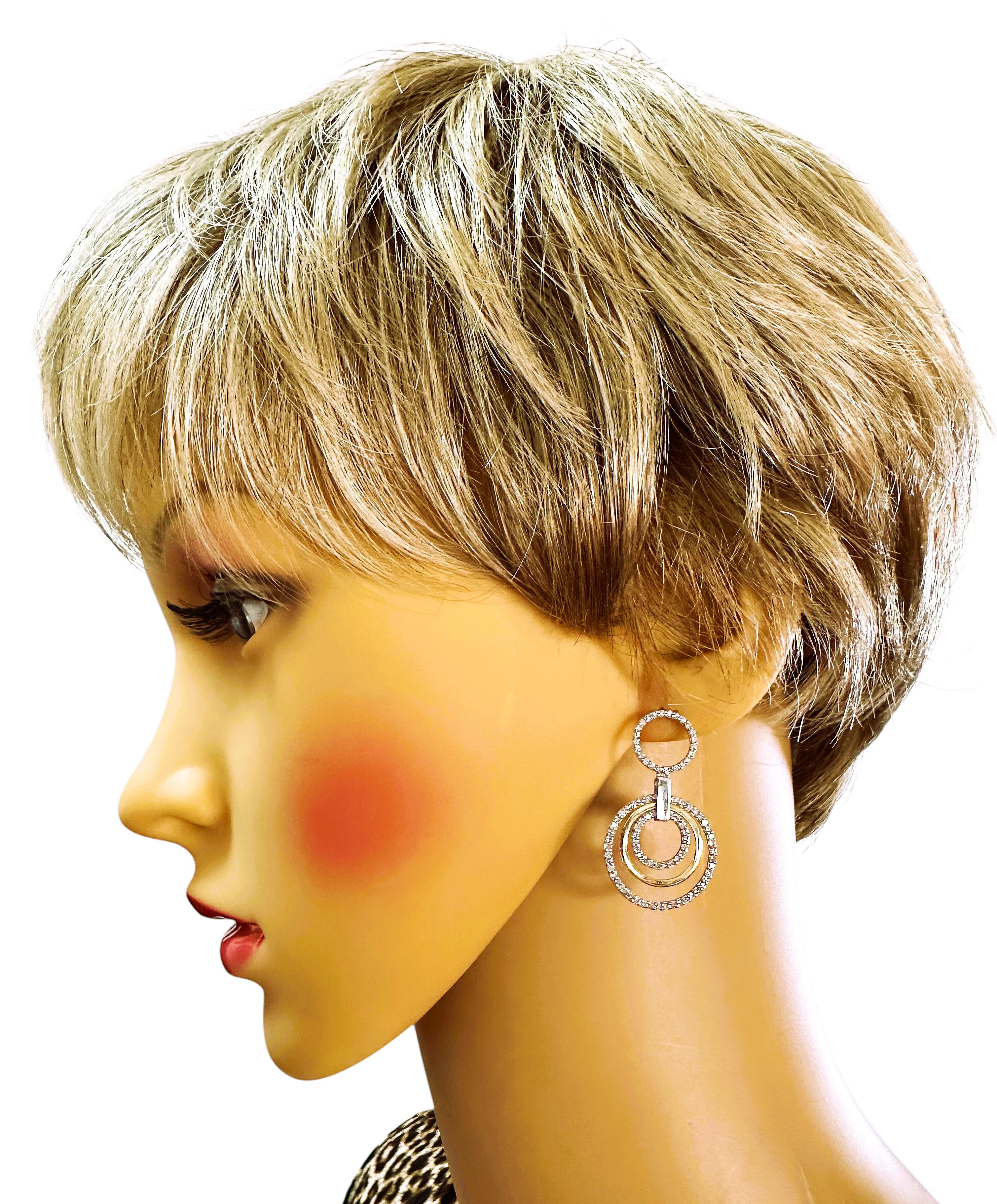 Taille brillant Boucles d'oreilles pendantes en or blanc et jaune 14k avec diamants taillés en brillant - Hallmarked en vente