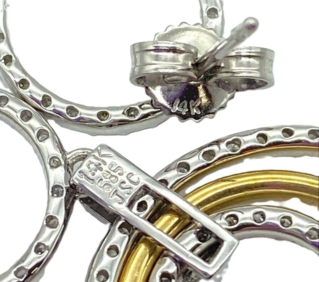 Boucles d'oreilles pendantes en or blanc et jaune 14k avec diamants taillés en brillant - Hallmarked en vente 2