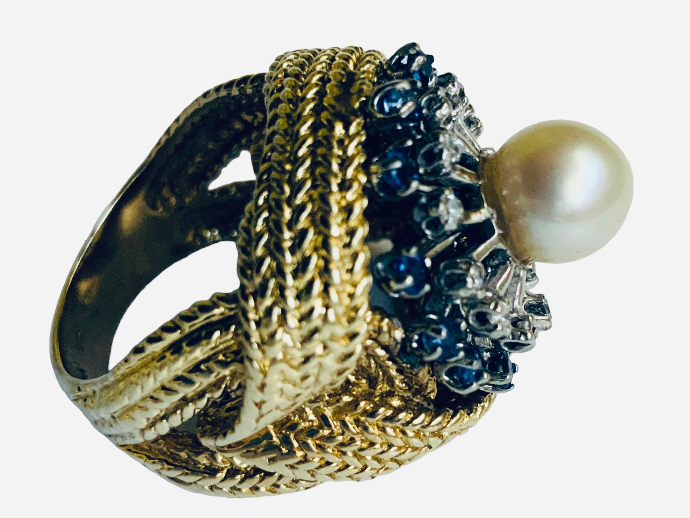 14k White/Yellow Gold Diamonds, Pearl And Sapphires Cocktail Ring In Good Condition For Sale In Guaynabo, PR