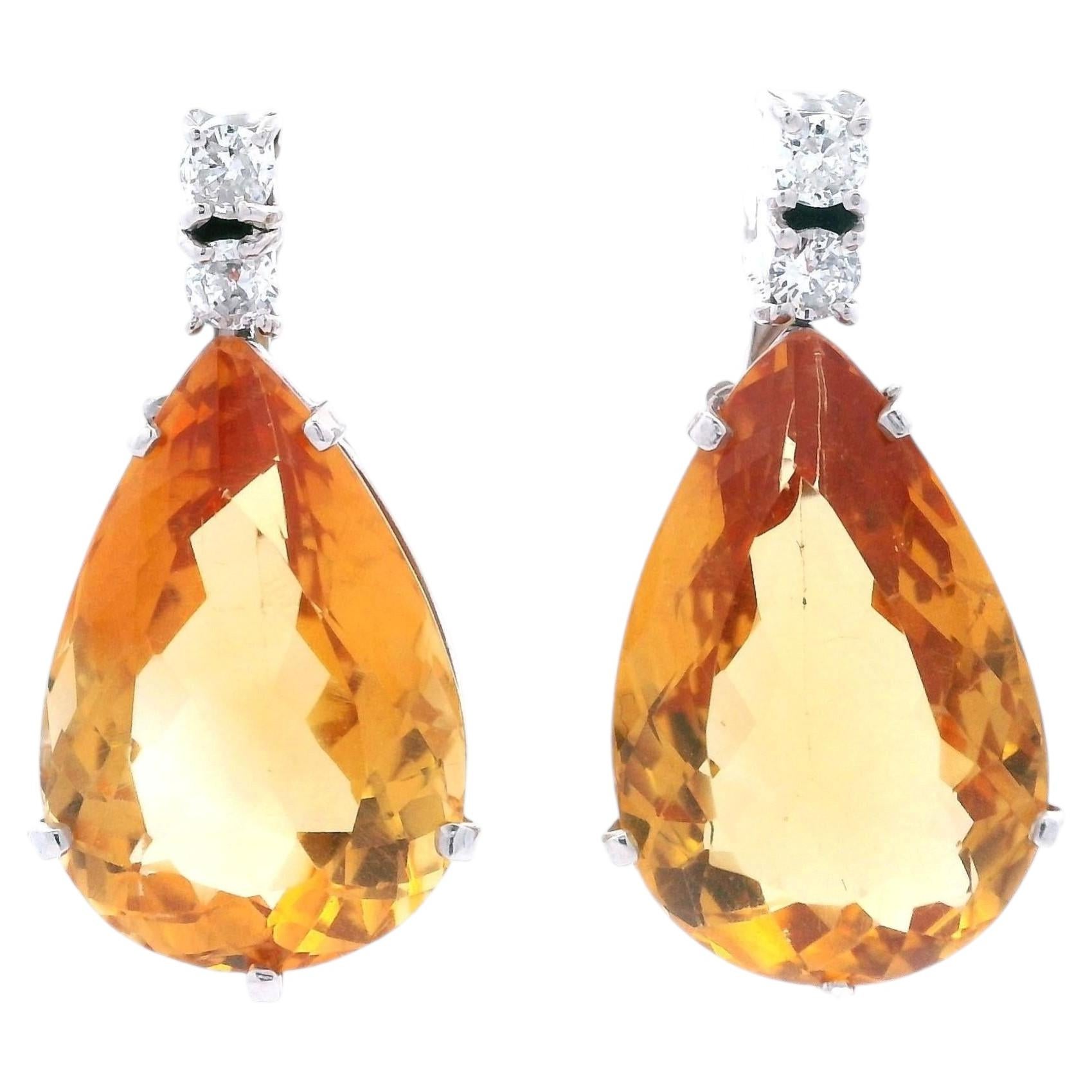 Boucles d'oreilles en or blanc et jaune 14 carats, serties de diamants d'un poids total de 3,65 carats
