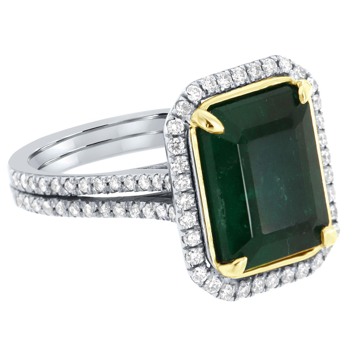 14 Karat Weiß- und Gelbgold GIA zertifizierter 4,75 Karat grüner Smaragd Halo Diamantring (Smaragdschliff) im Angebot