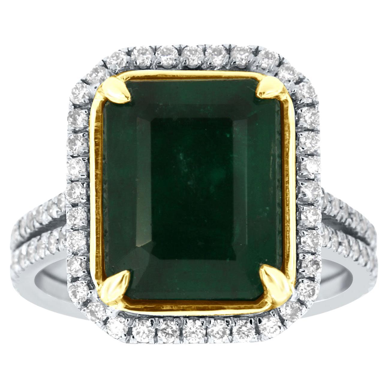 14 Karat Weiß- und Gelbgold GIA zertifizierter 4,75 Karat grüner Smaragd Halo Diamantring